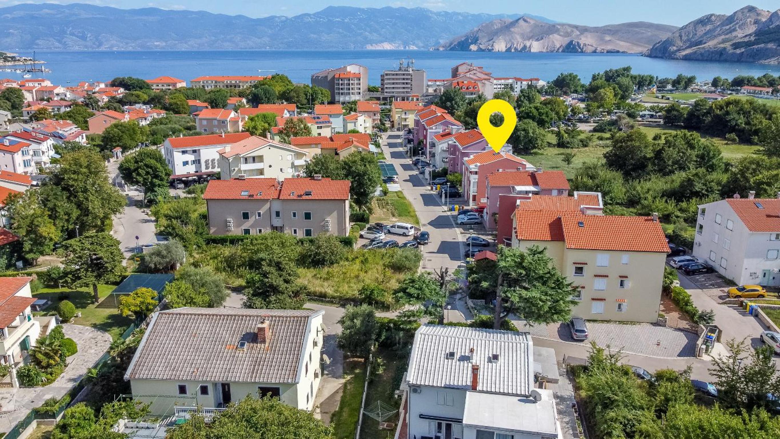 Apartment with Balcony photo 2