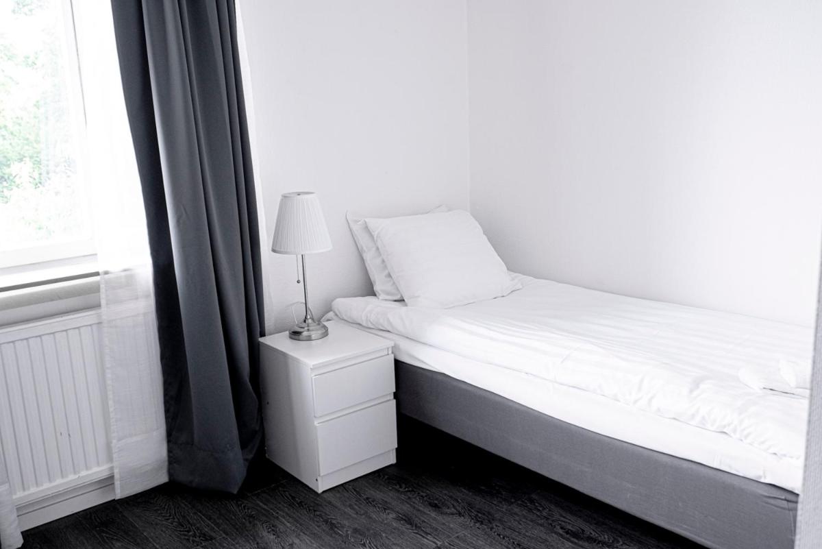 Single Room with Private Bathroom photo 1