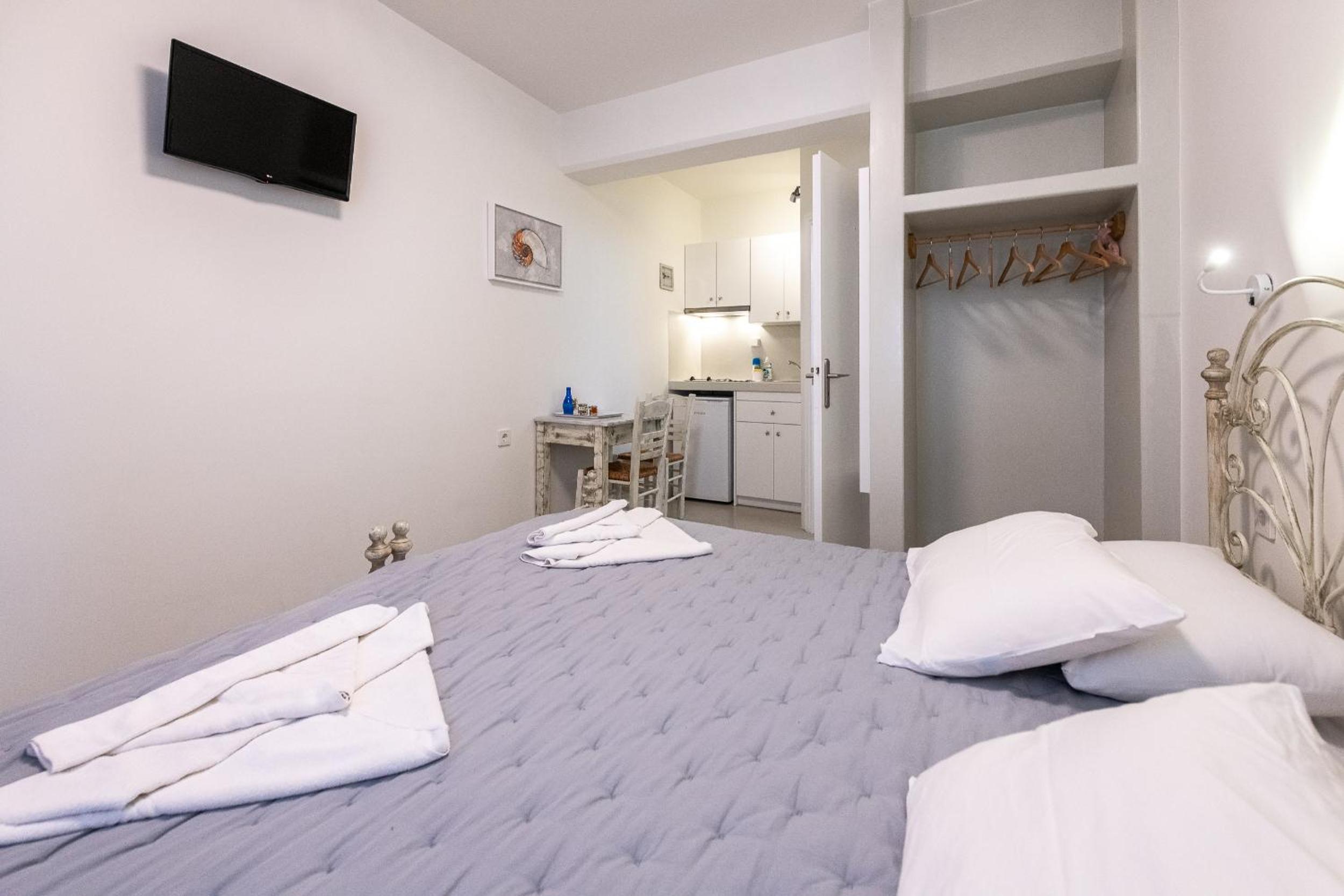 Studio (2 Adults)