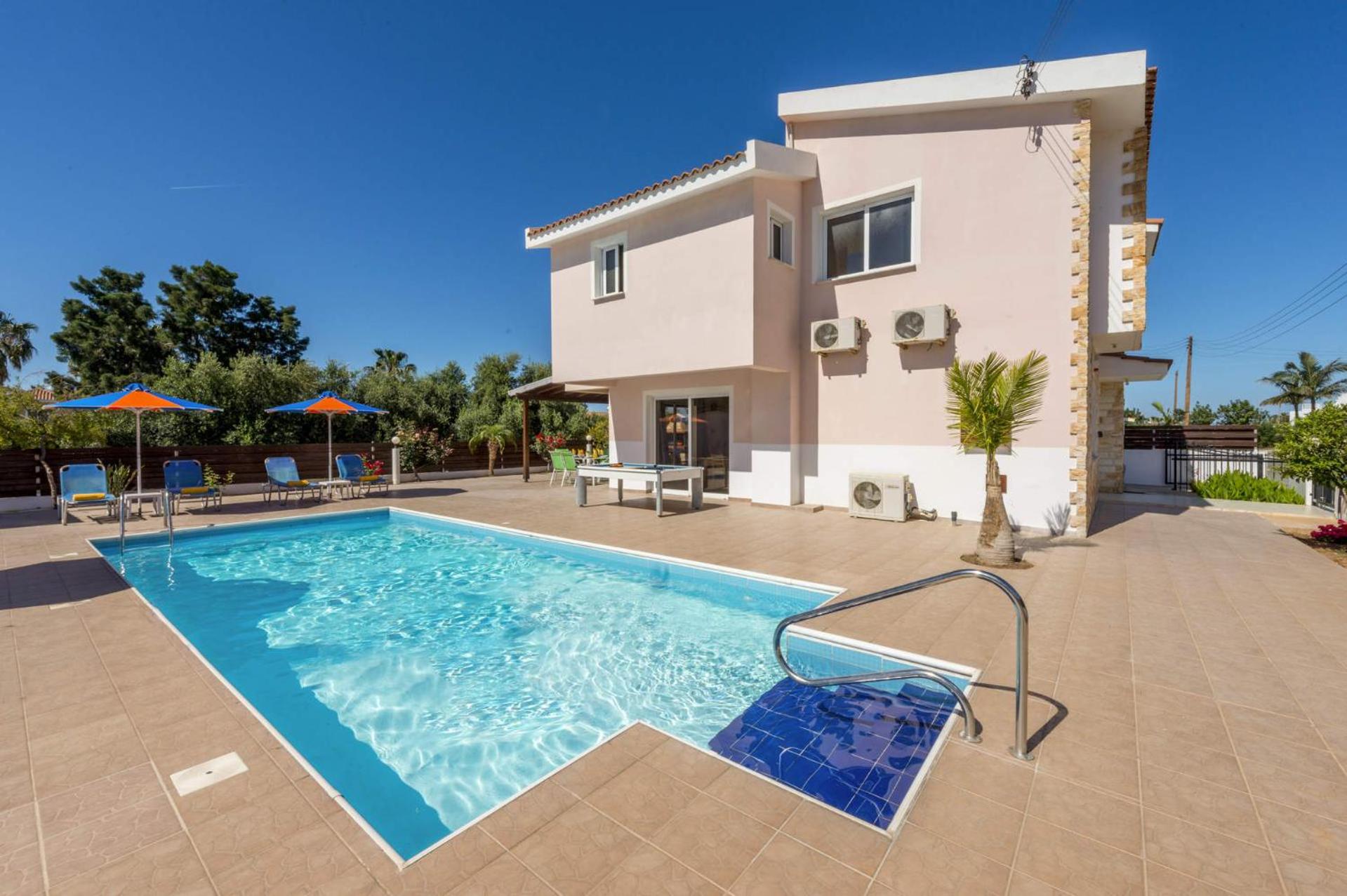 Three-Bedroom Villa photo 2
