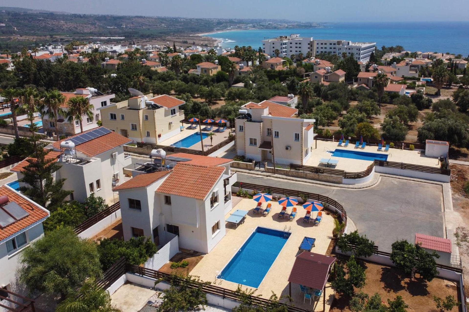 Villa photo 2