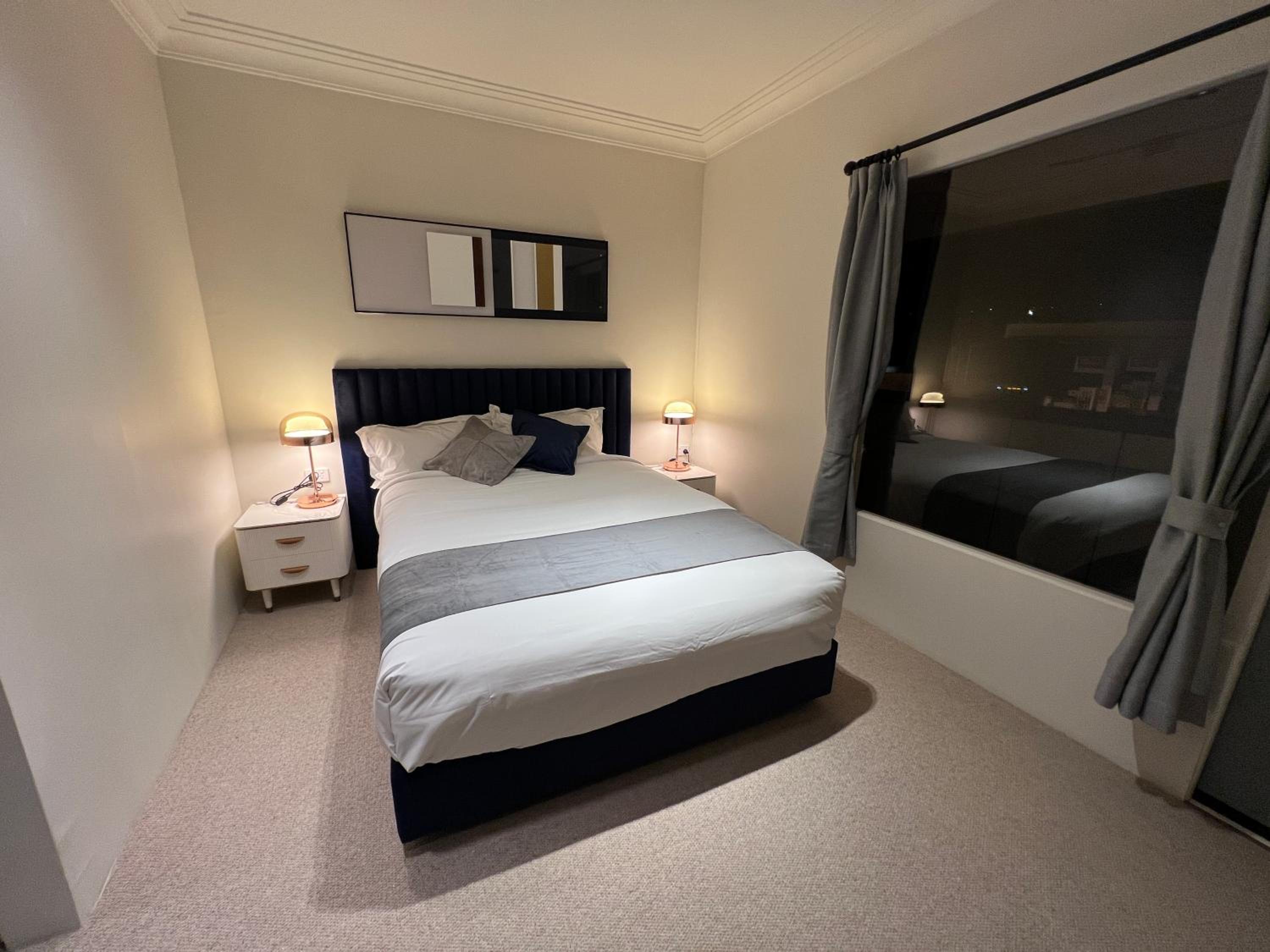 Deluxe Queen Suite - Photo 6
