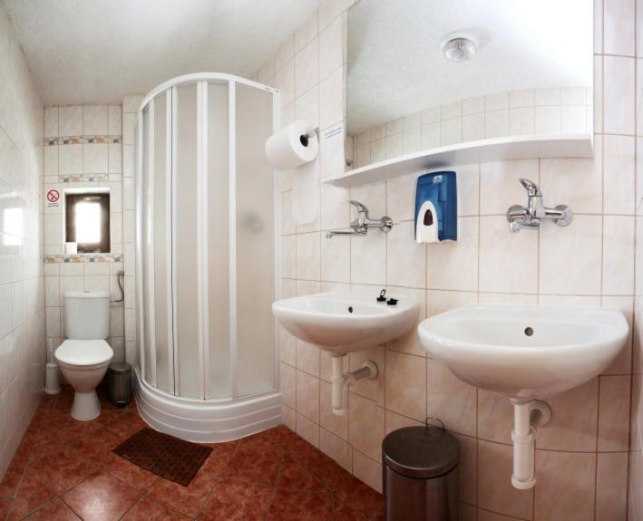 Twin Room with Shared Bathroom photo 2