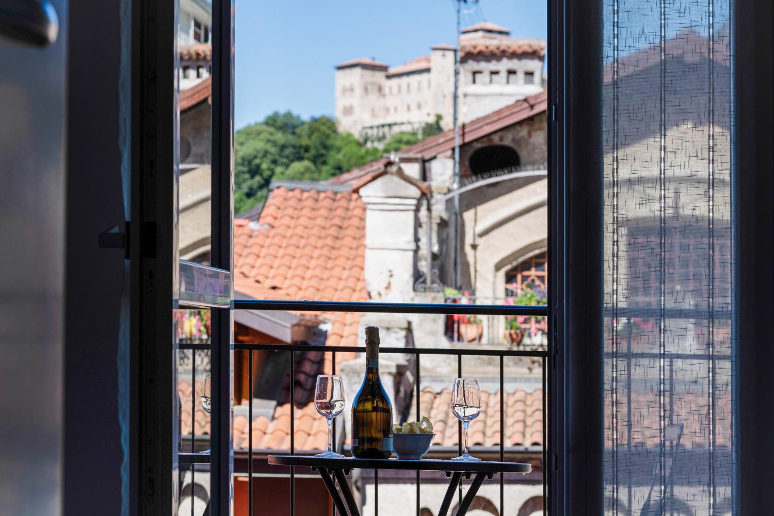 Two-Bedroom Deluxe Apartment with Balcony photo 3
