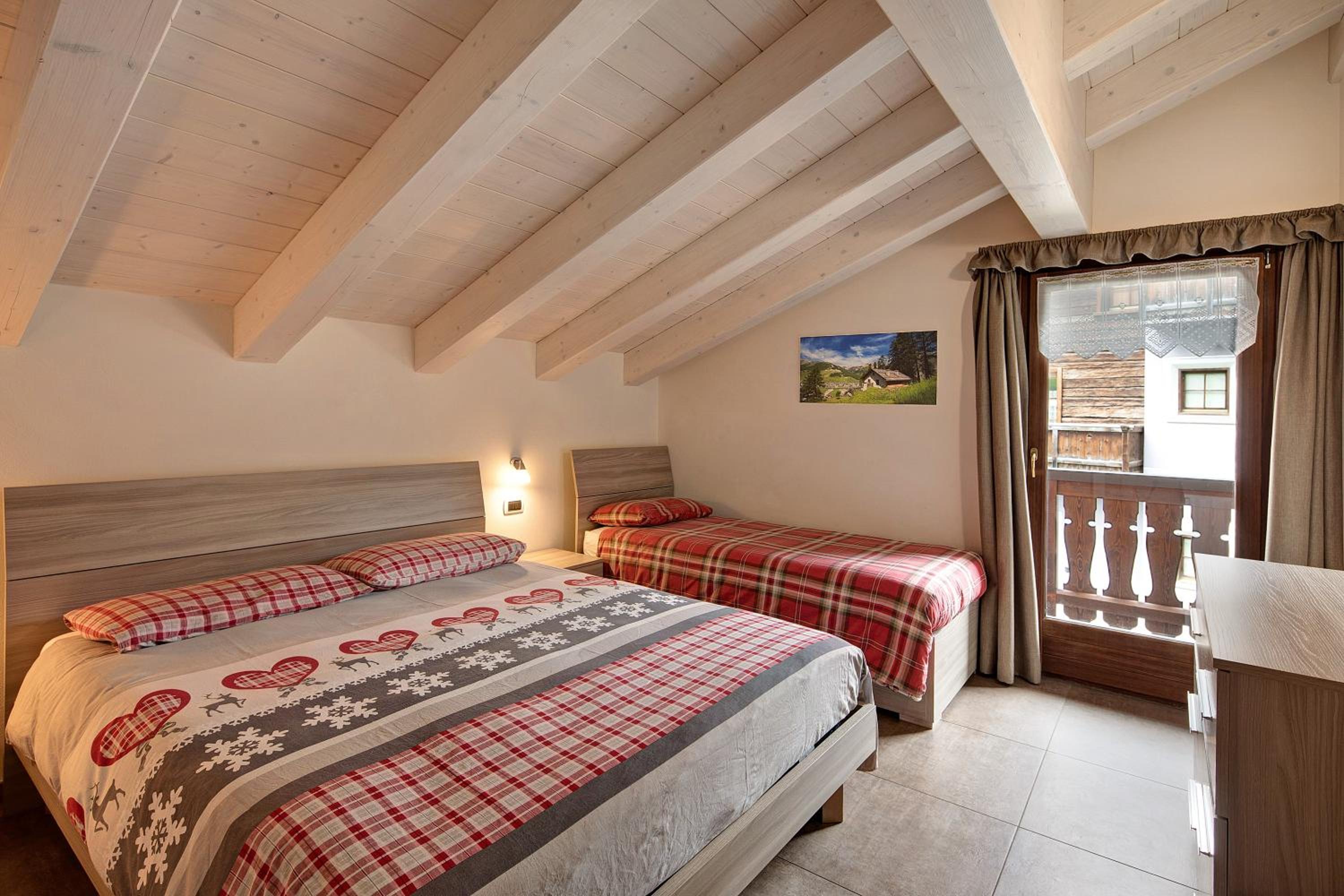 Two-Bedroom Deluxe Apartment with Garden View