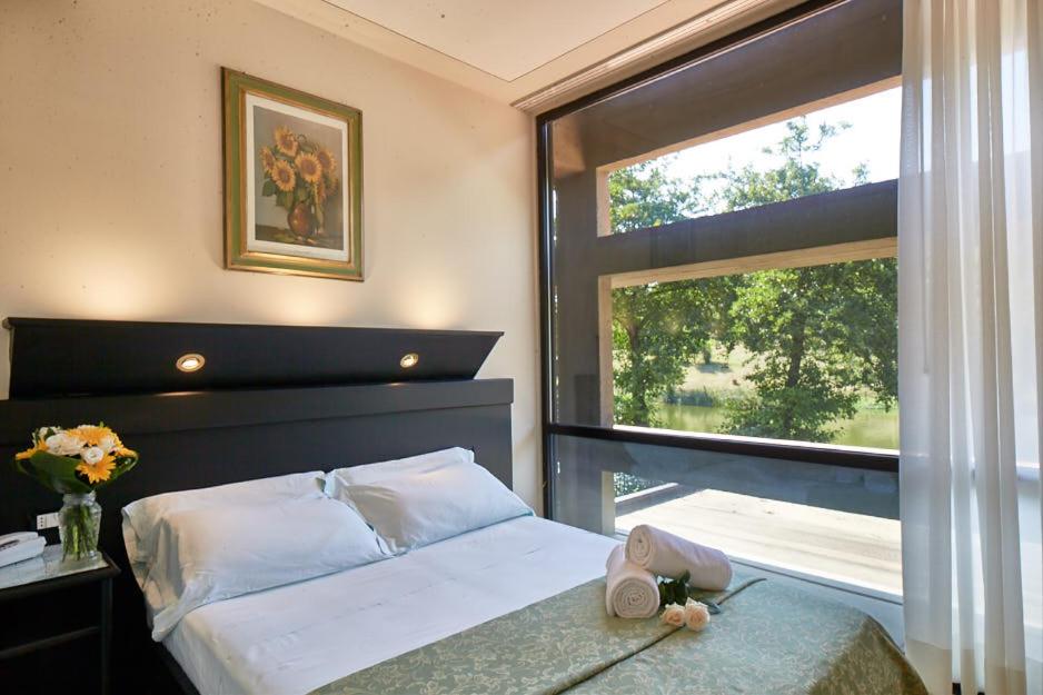 Double Room with Lake View