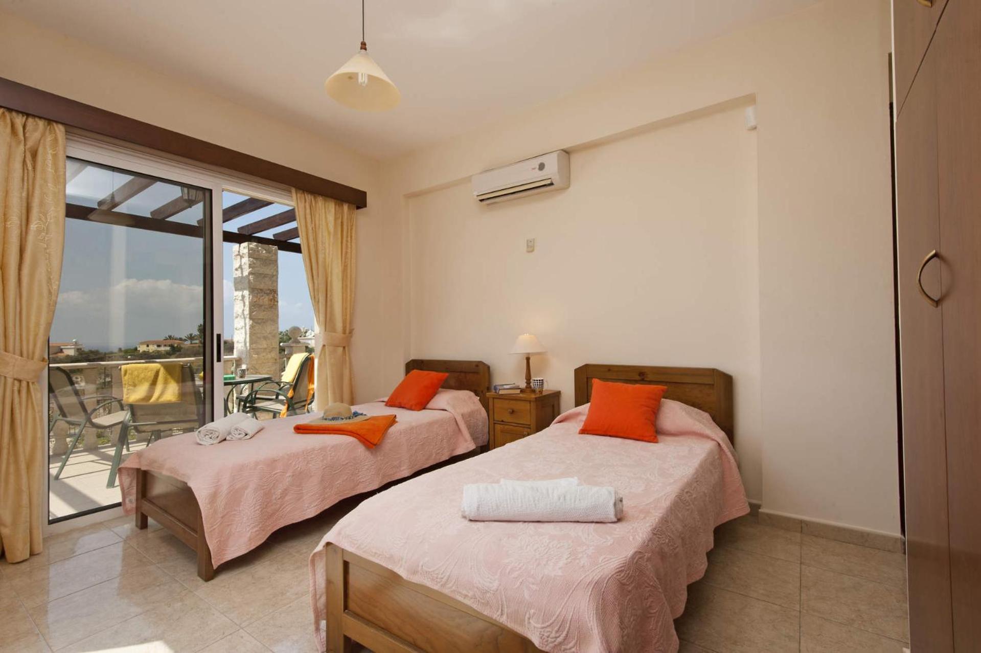 Villa photo 2