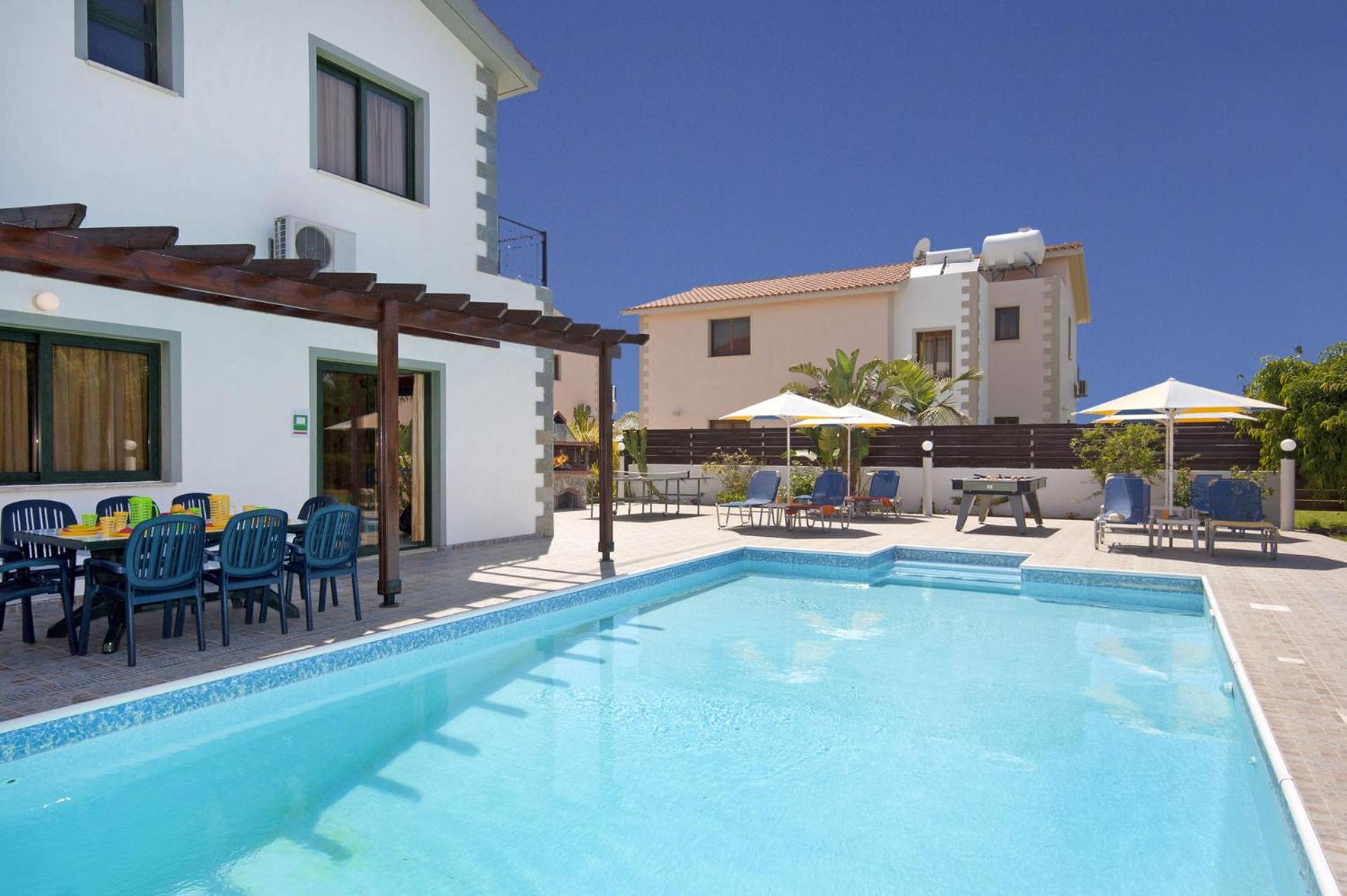 Villa photo 2