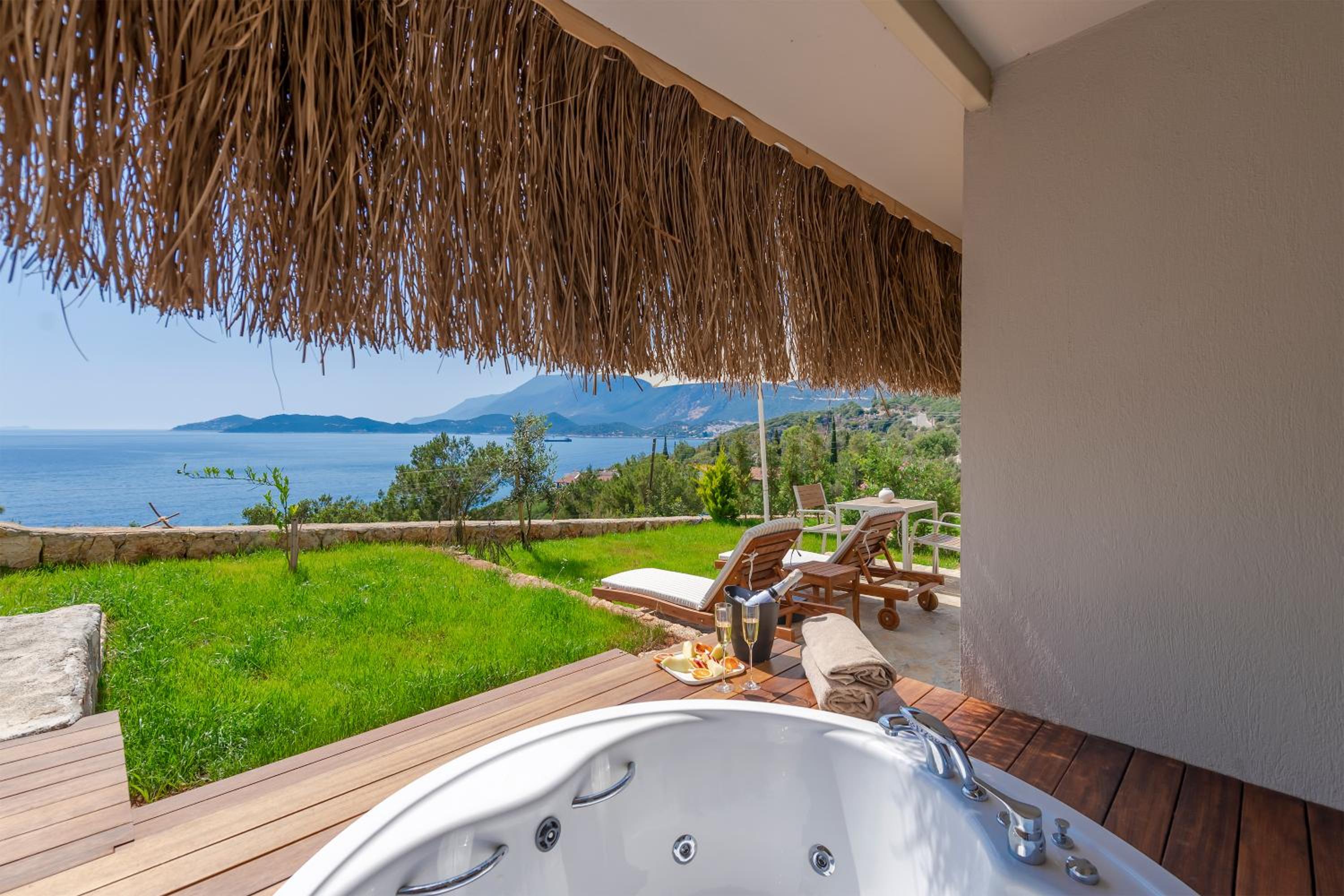 Junior Suite with Sea View - Photo 8