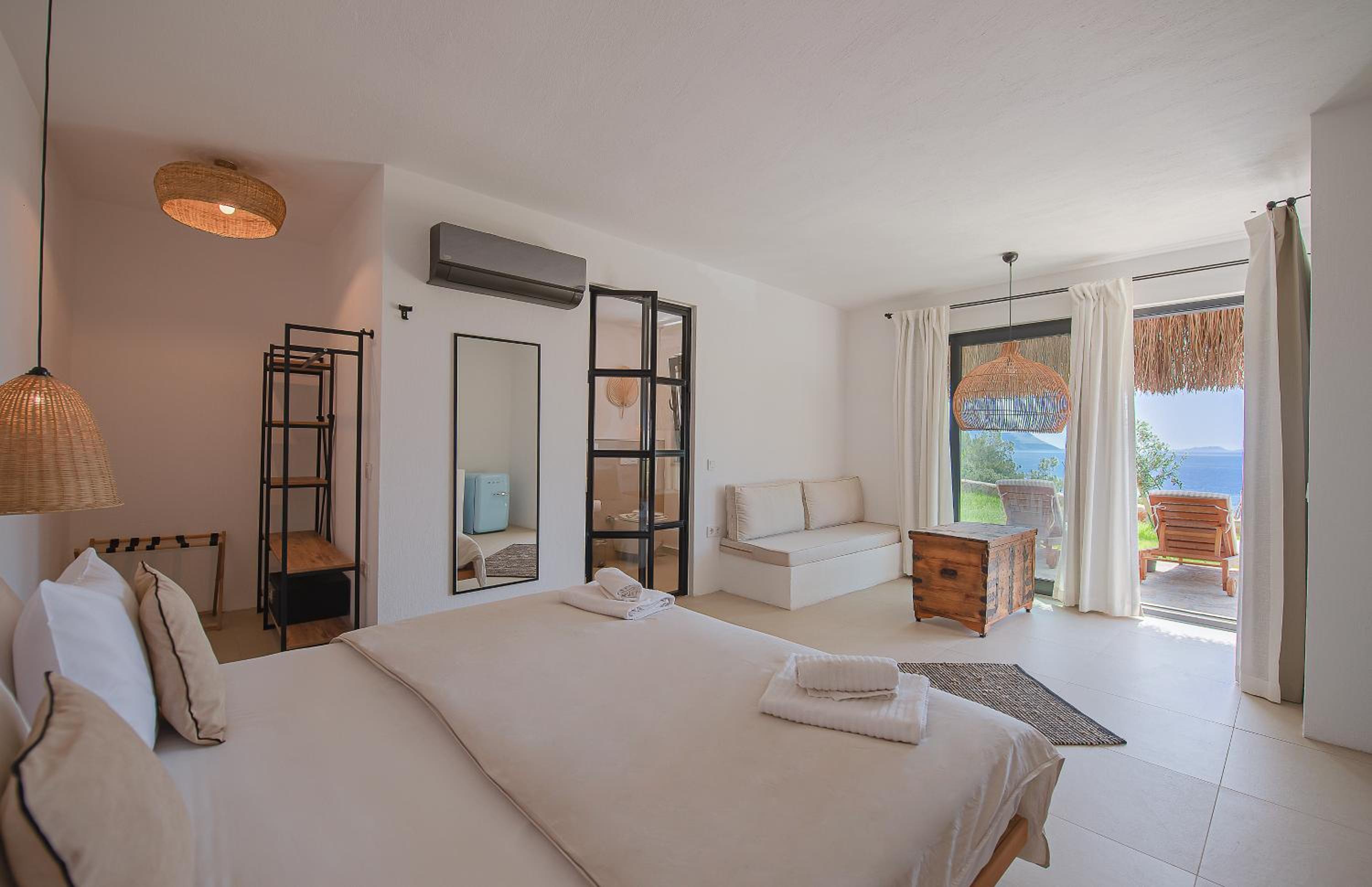 Junior Suite with Sea View - Photo 2