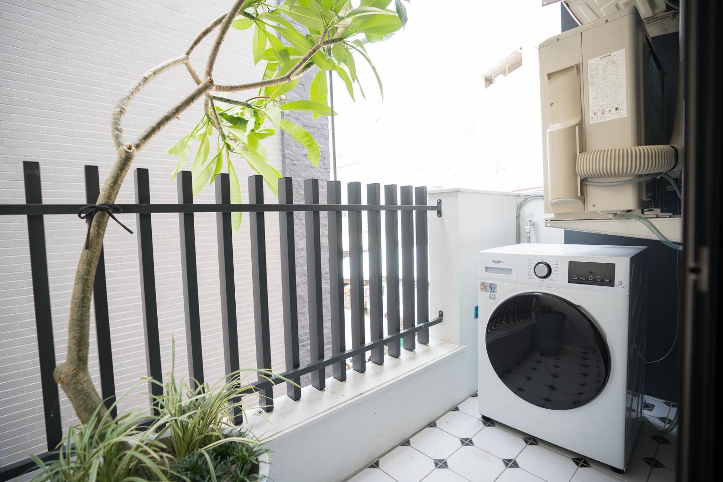 Classic Double Room with Balcony - Photo 9