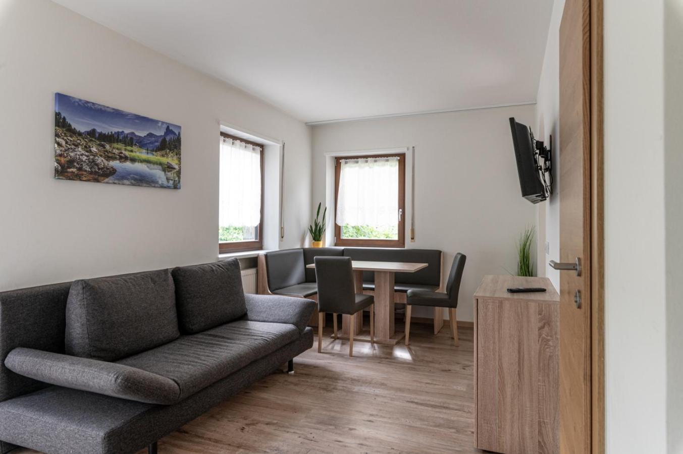 Apartment with Balcony photo 2