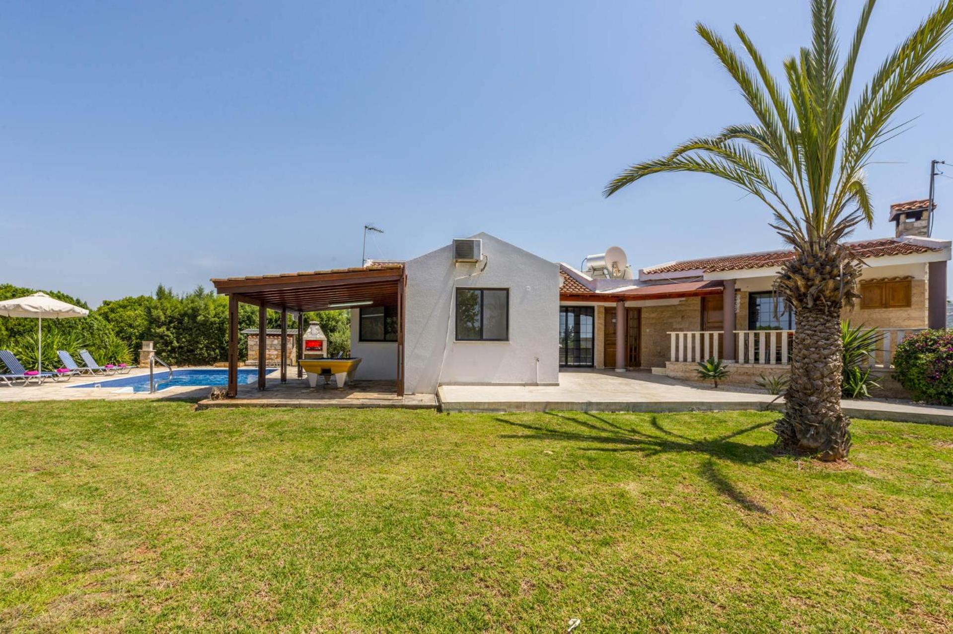 Villa photo 3