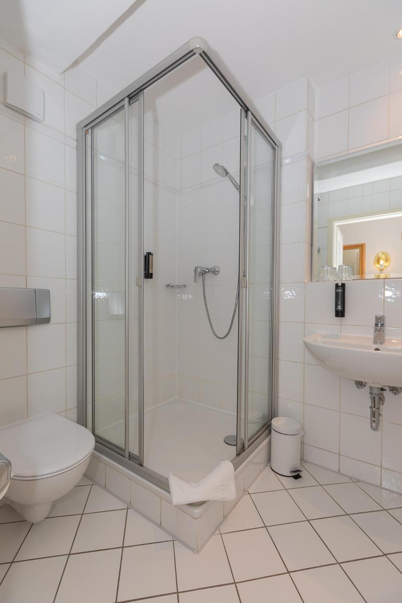 Double Room - Photo 8