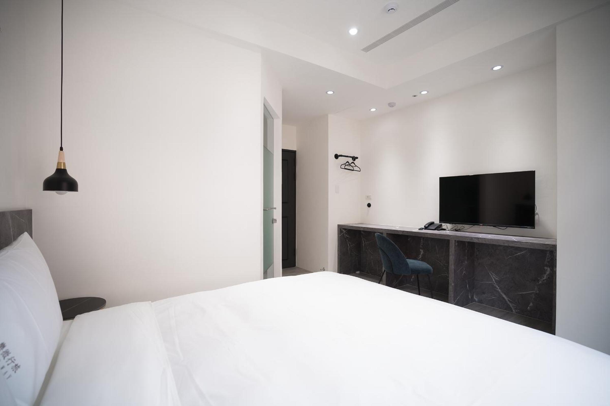 Standard Double Room - Photo 16