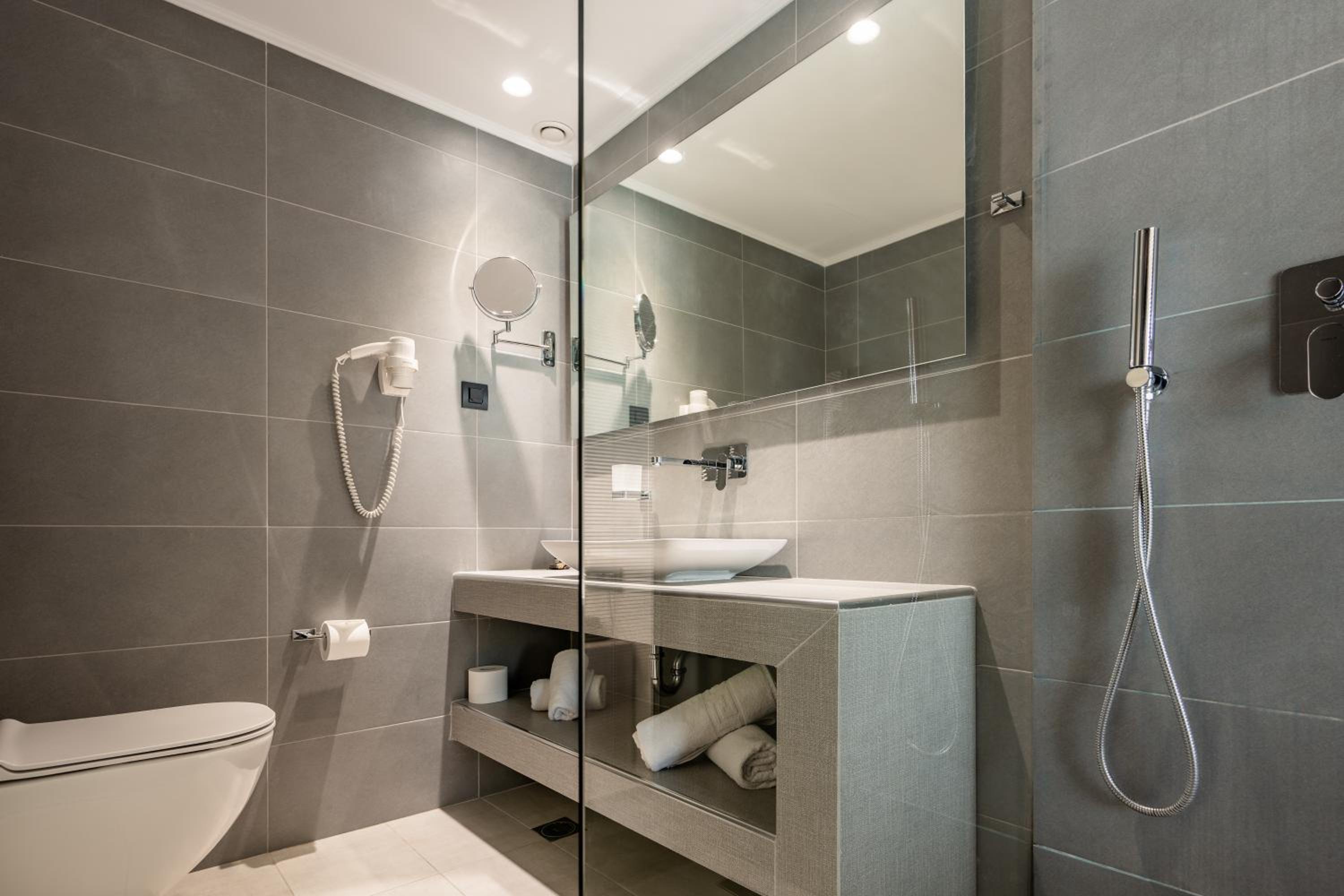 Double or Twin Room - Photo 2