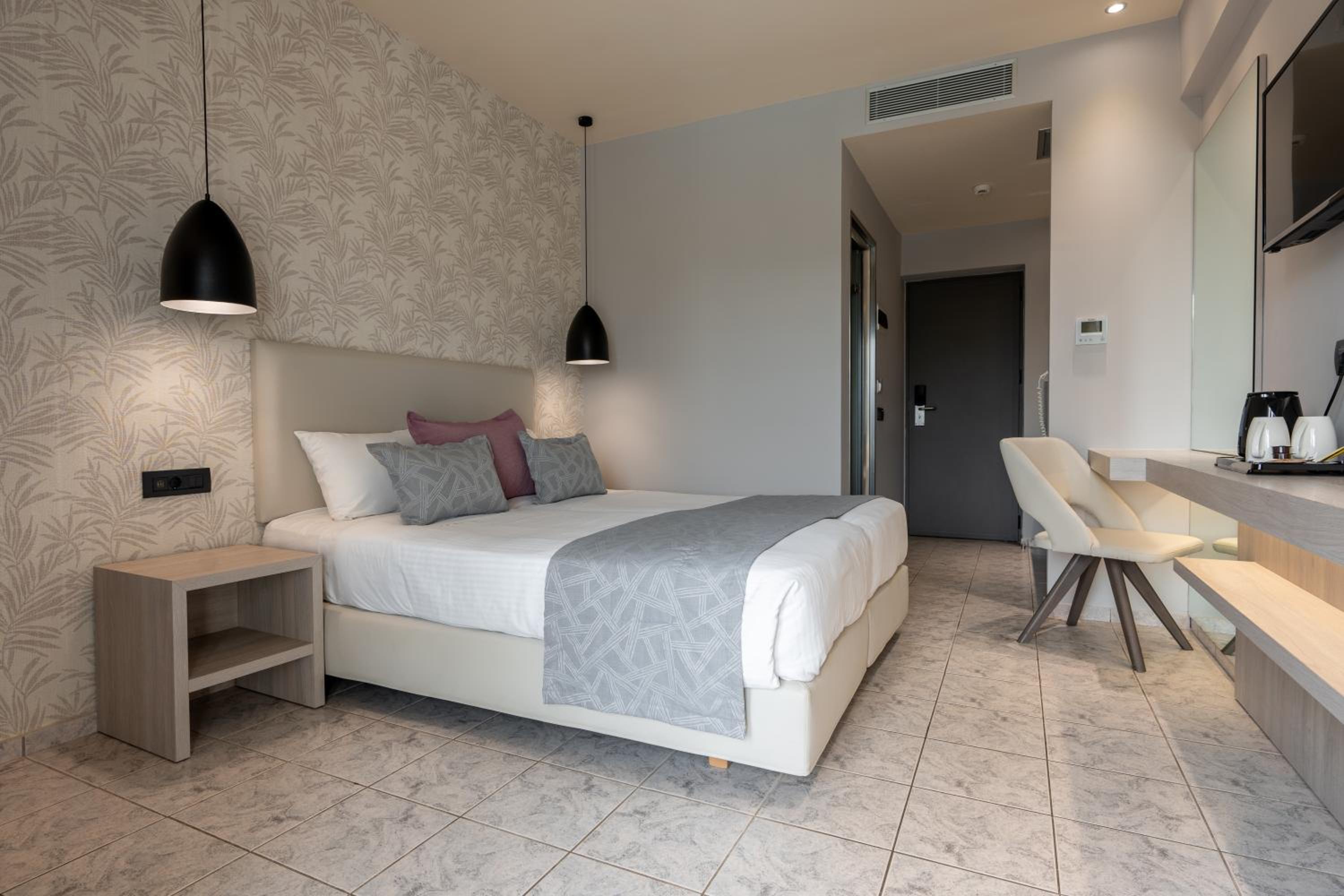 Double or Twin Room - Photo 4