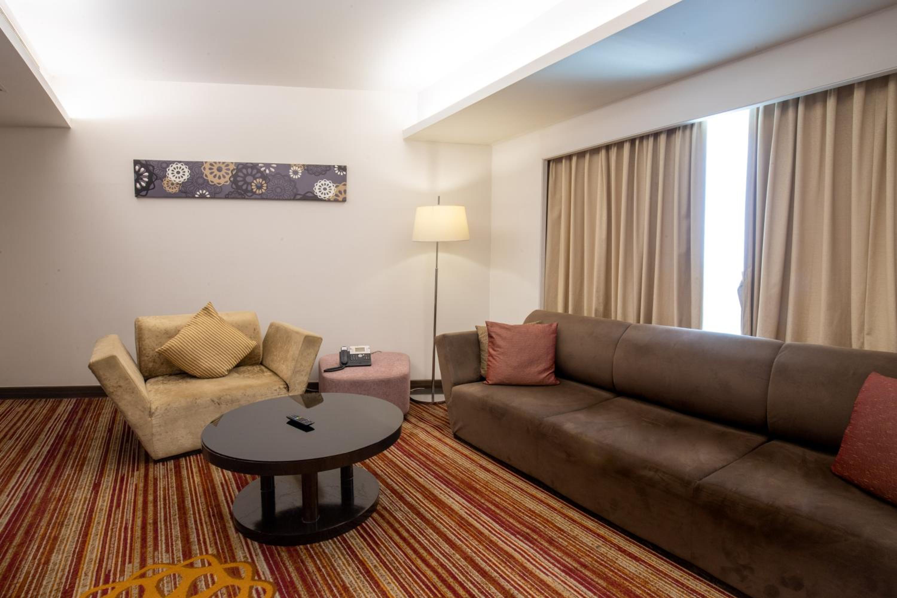 Junior King Suite with Complimentary IMFL from 6:00 pm to 8 pm at Barcode and Two Way Airport Transfer - Photo 4