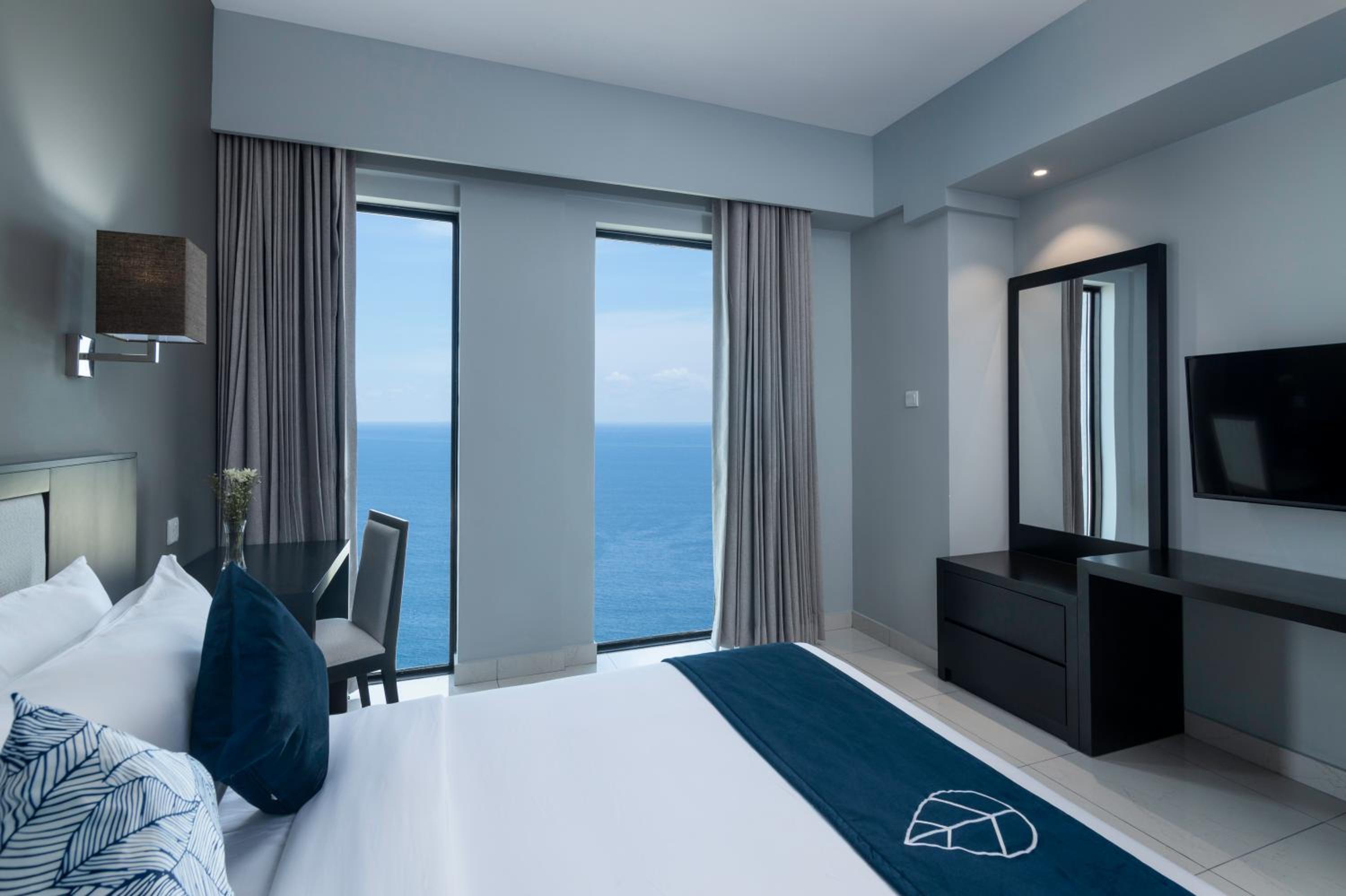 Premier One Bedroom Suite Sea Front