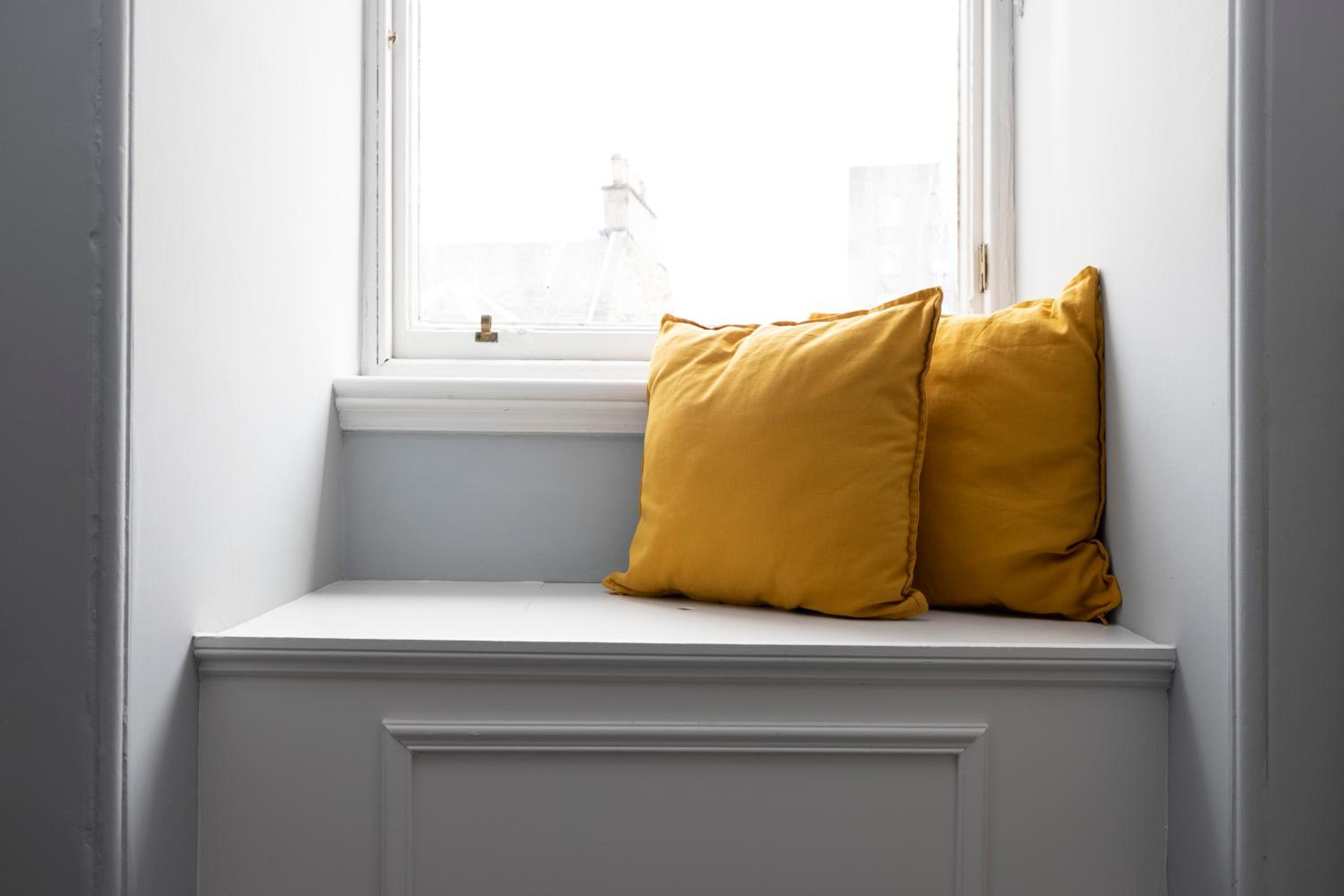 Standard Double Room thumbnail 5