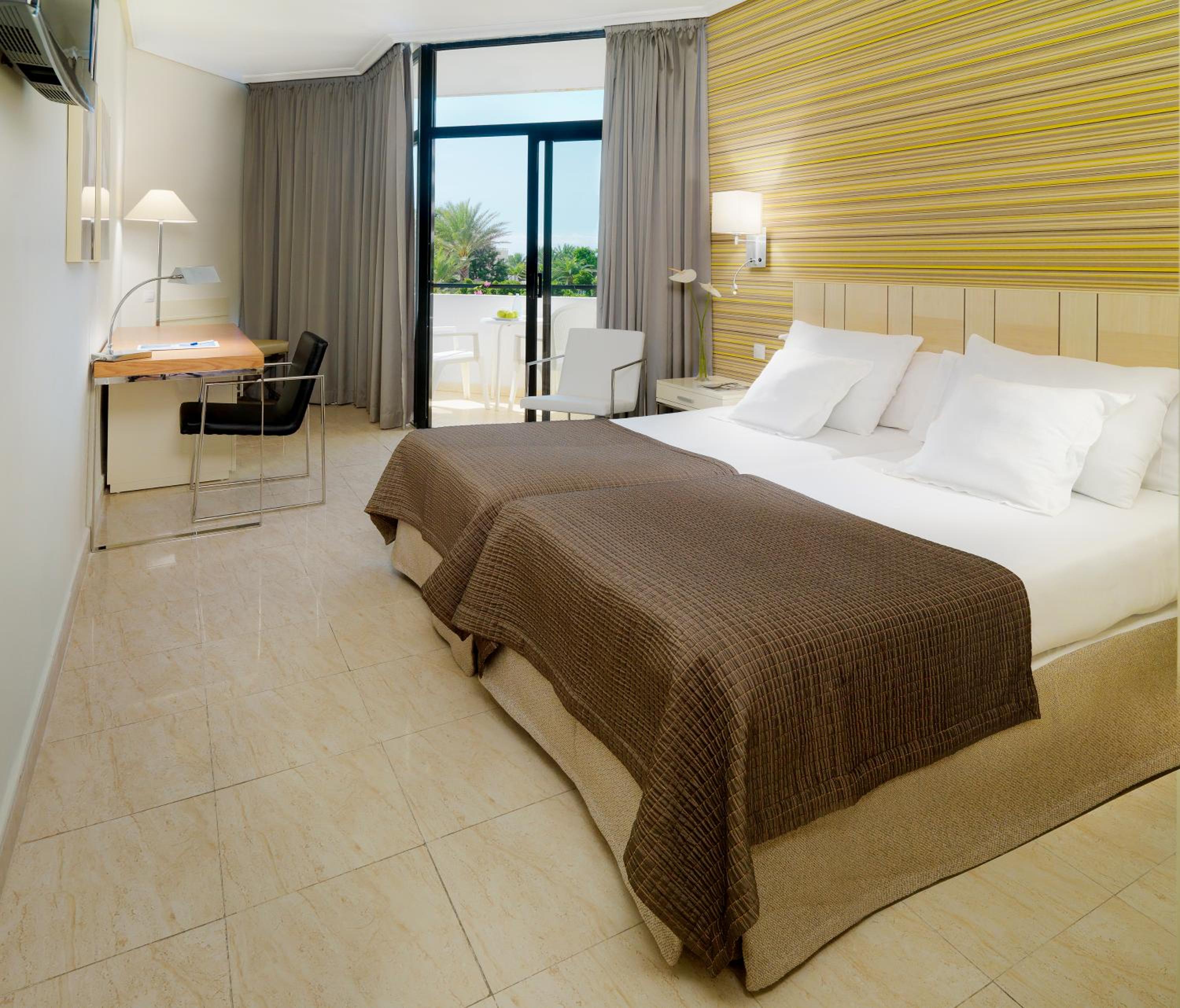Double Room (1 Adult) - Photo 1