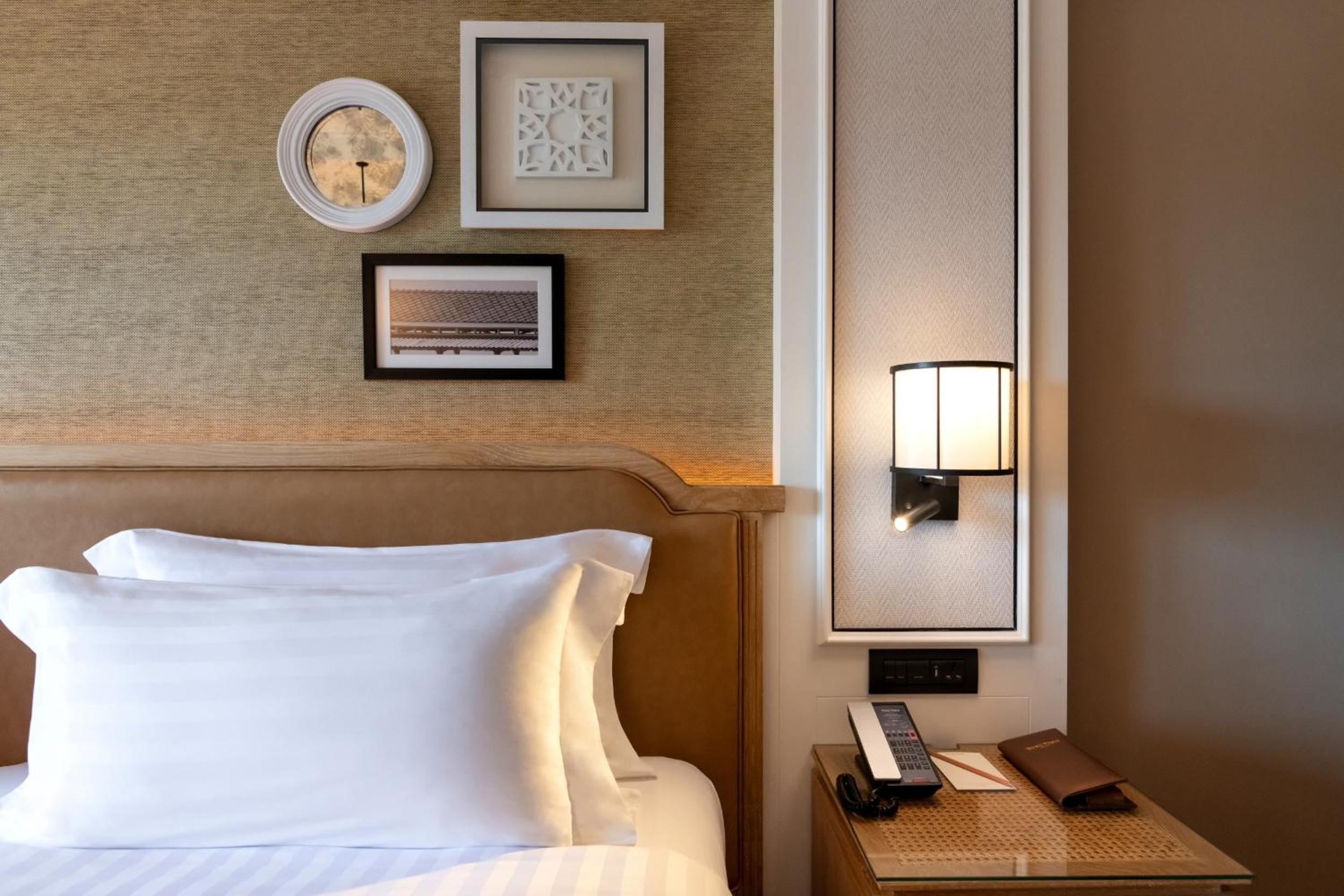 Deluxe King Room - Photo 4