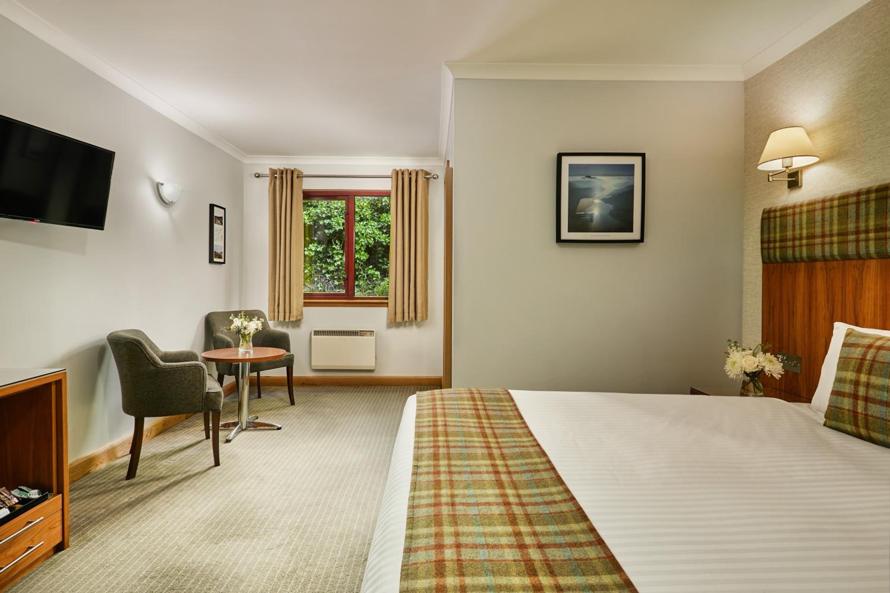 Twin Room with no Loch View - Photo 1