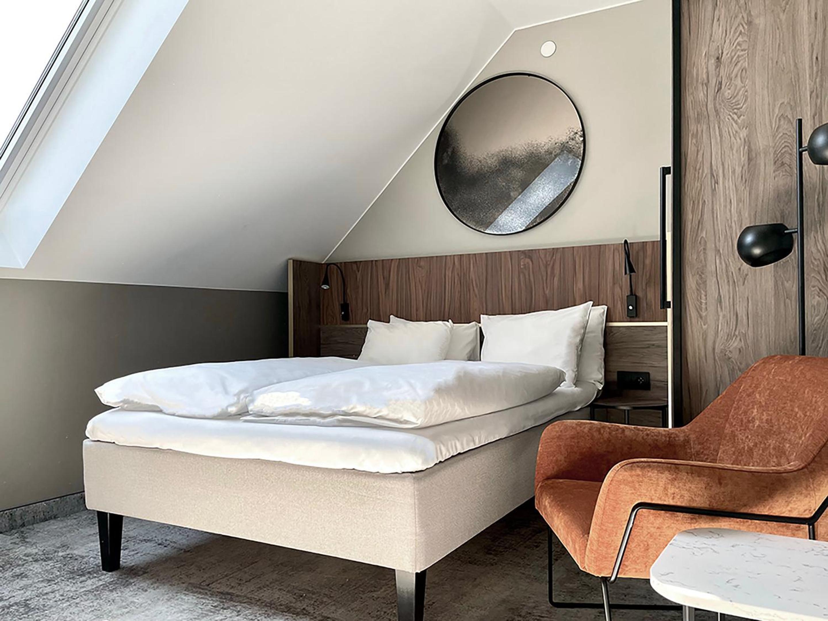 Standard Double Room - Photo 11
