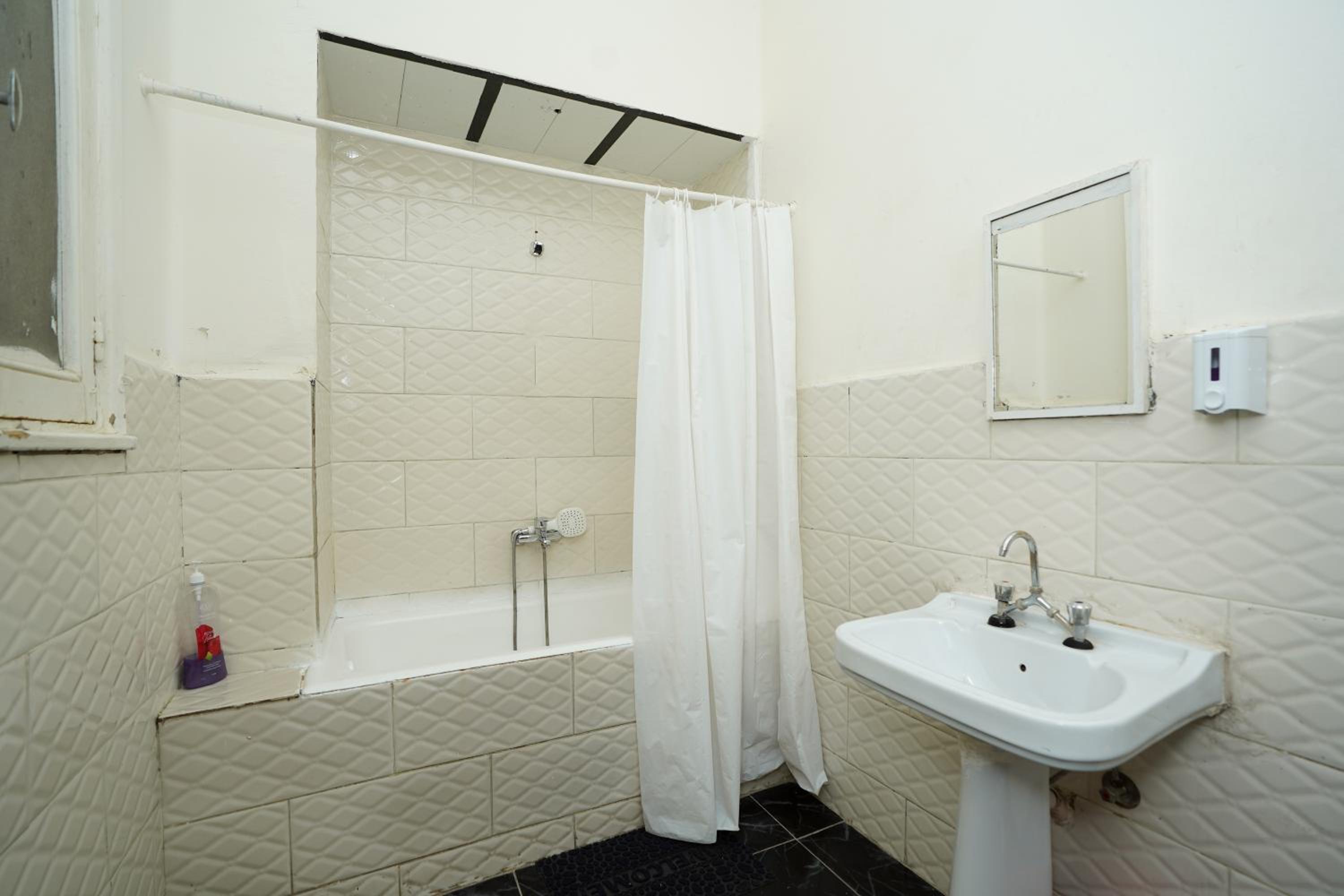 Double or Twin Room with Shared Bathroom photo 2