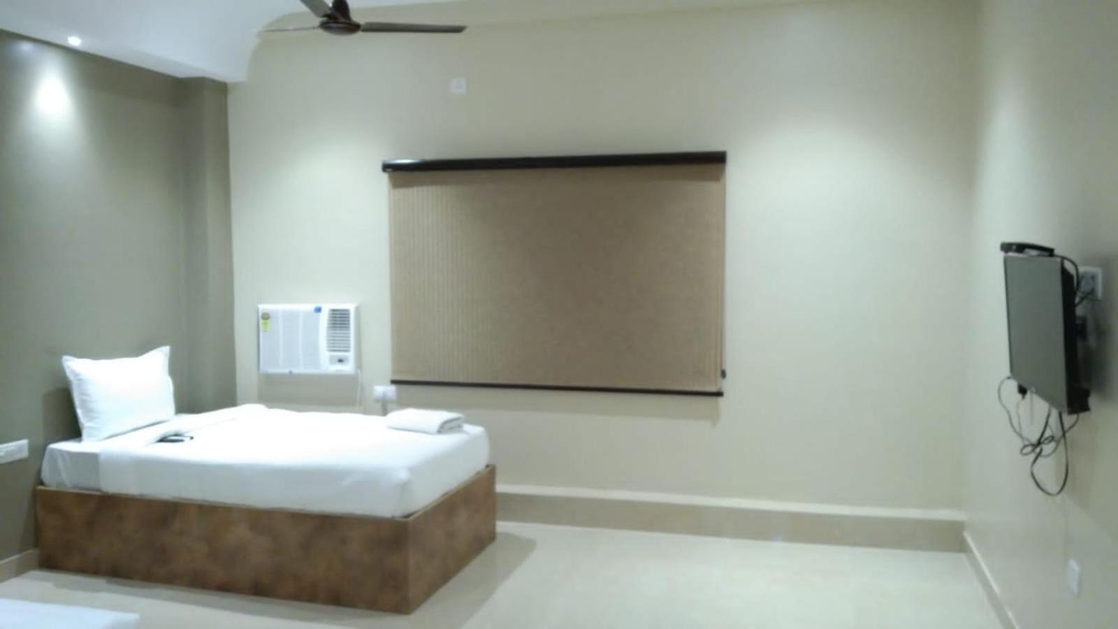 Deluxe Room - Photo 5