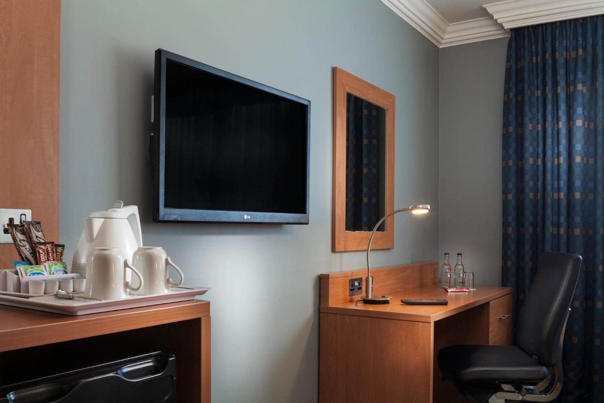 Premium Twin Room with Sofa Bed photo 2