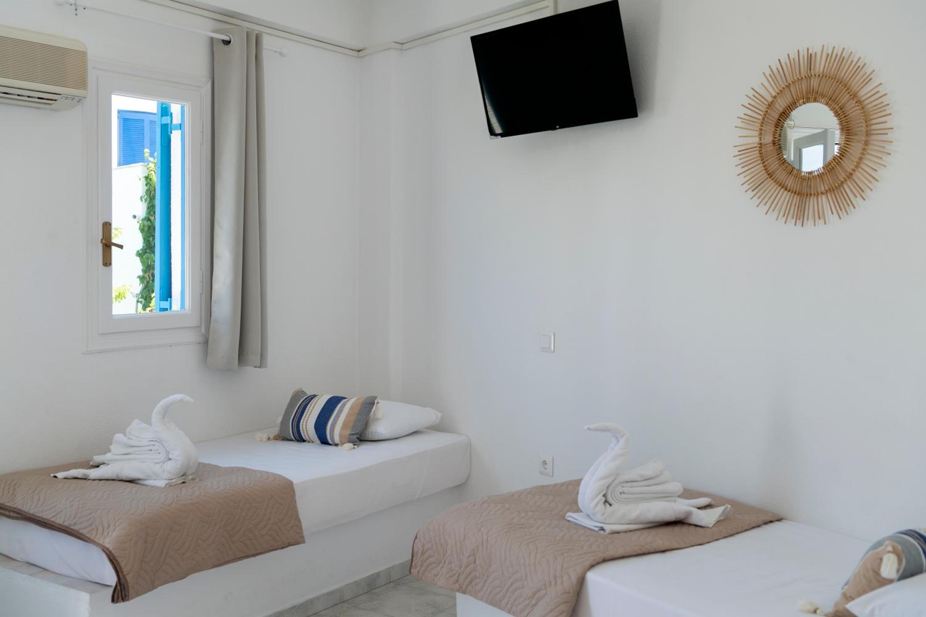 Quadruple Room - Photo 12