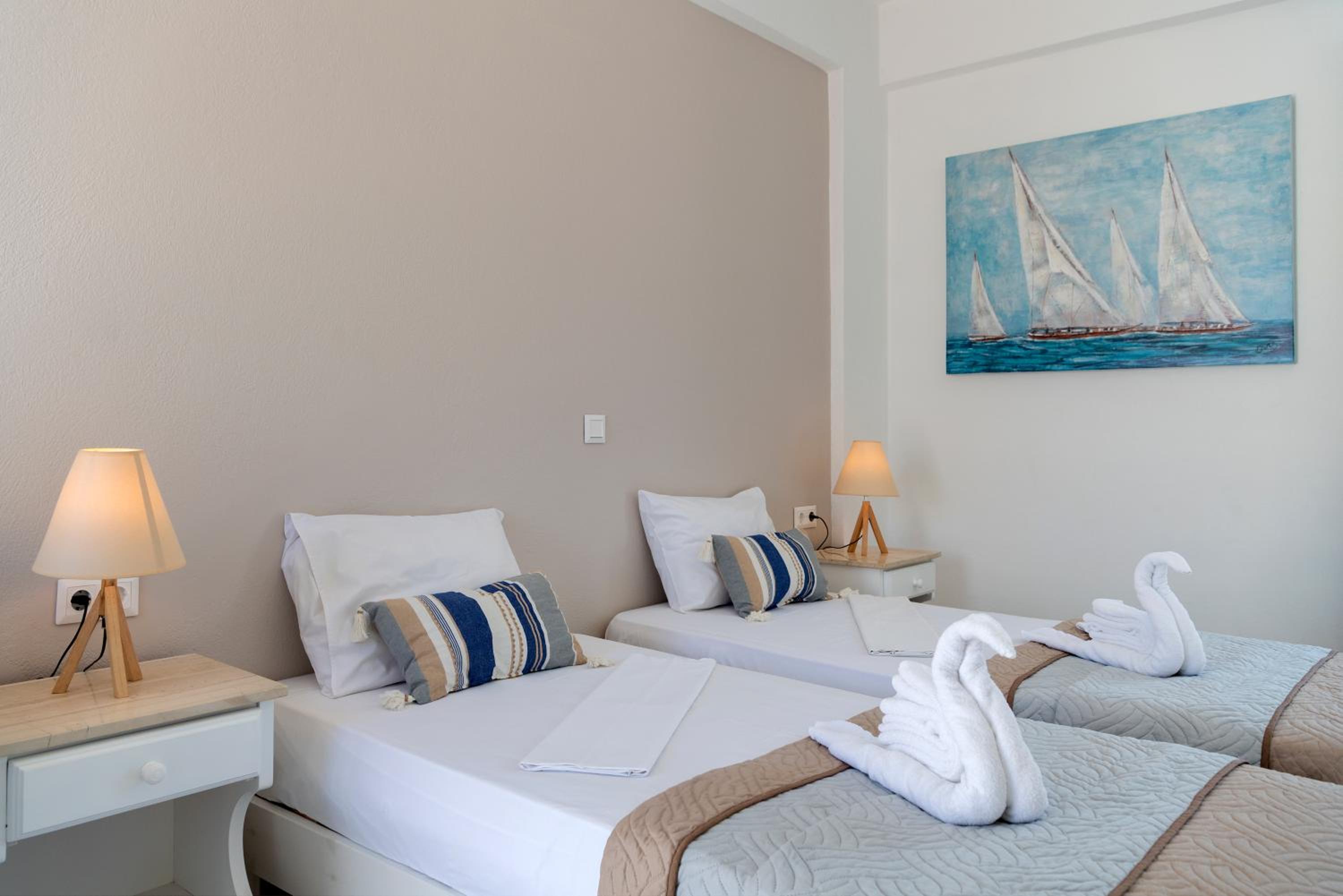 Quadruple Room - Photo 7