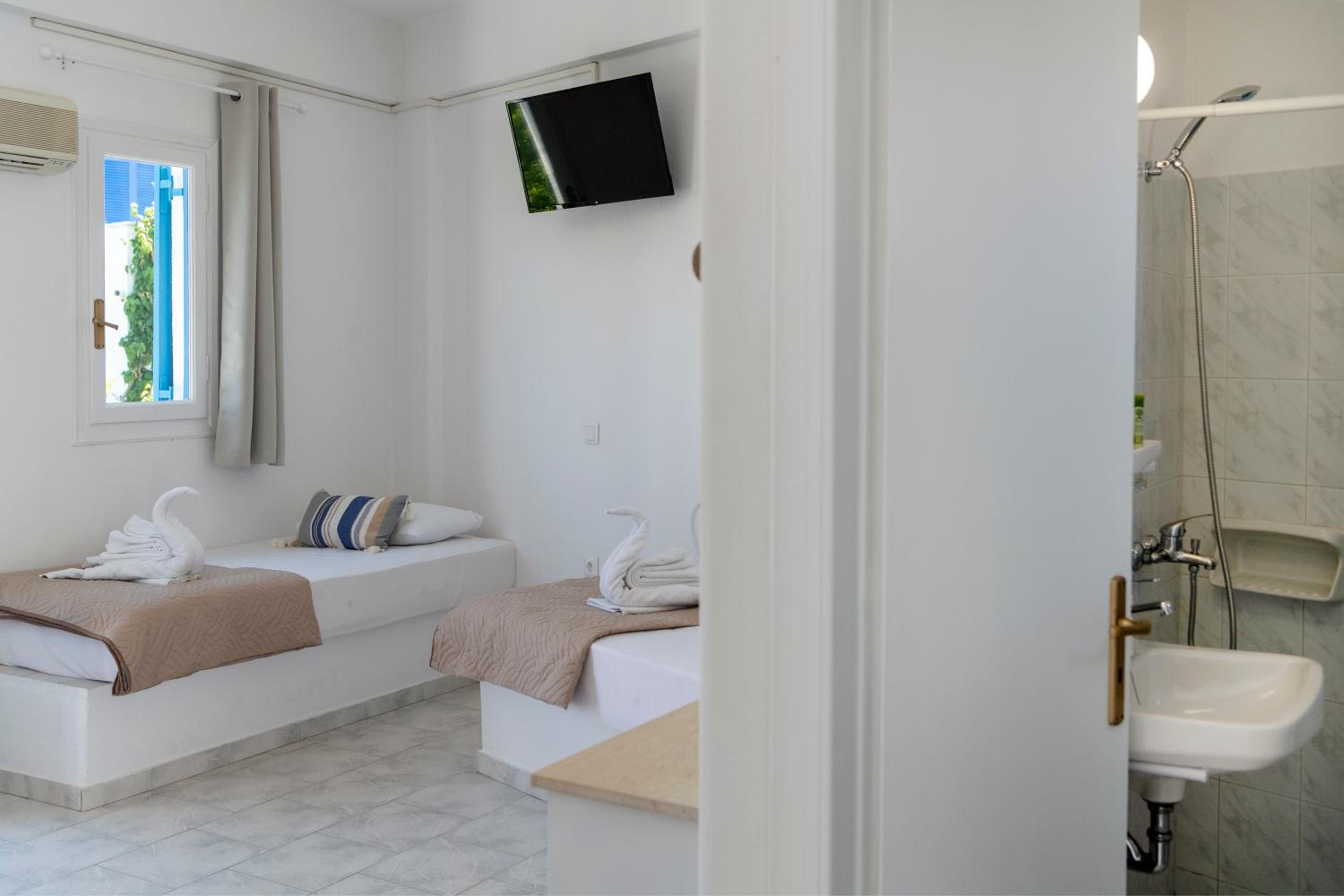 Quadruple Room - Photo 26