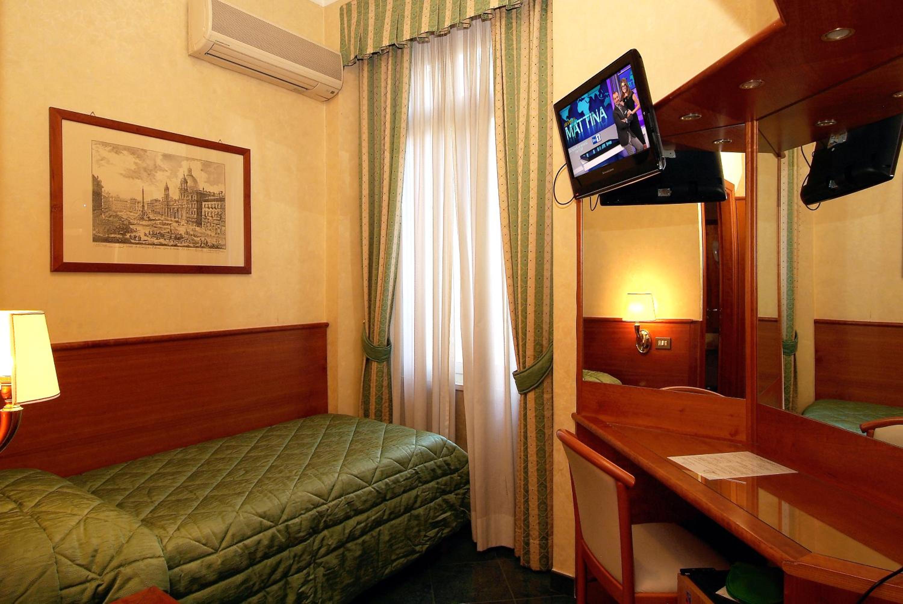 Single Room photo 2