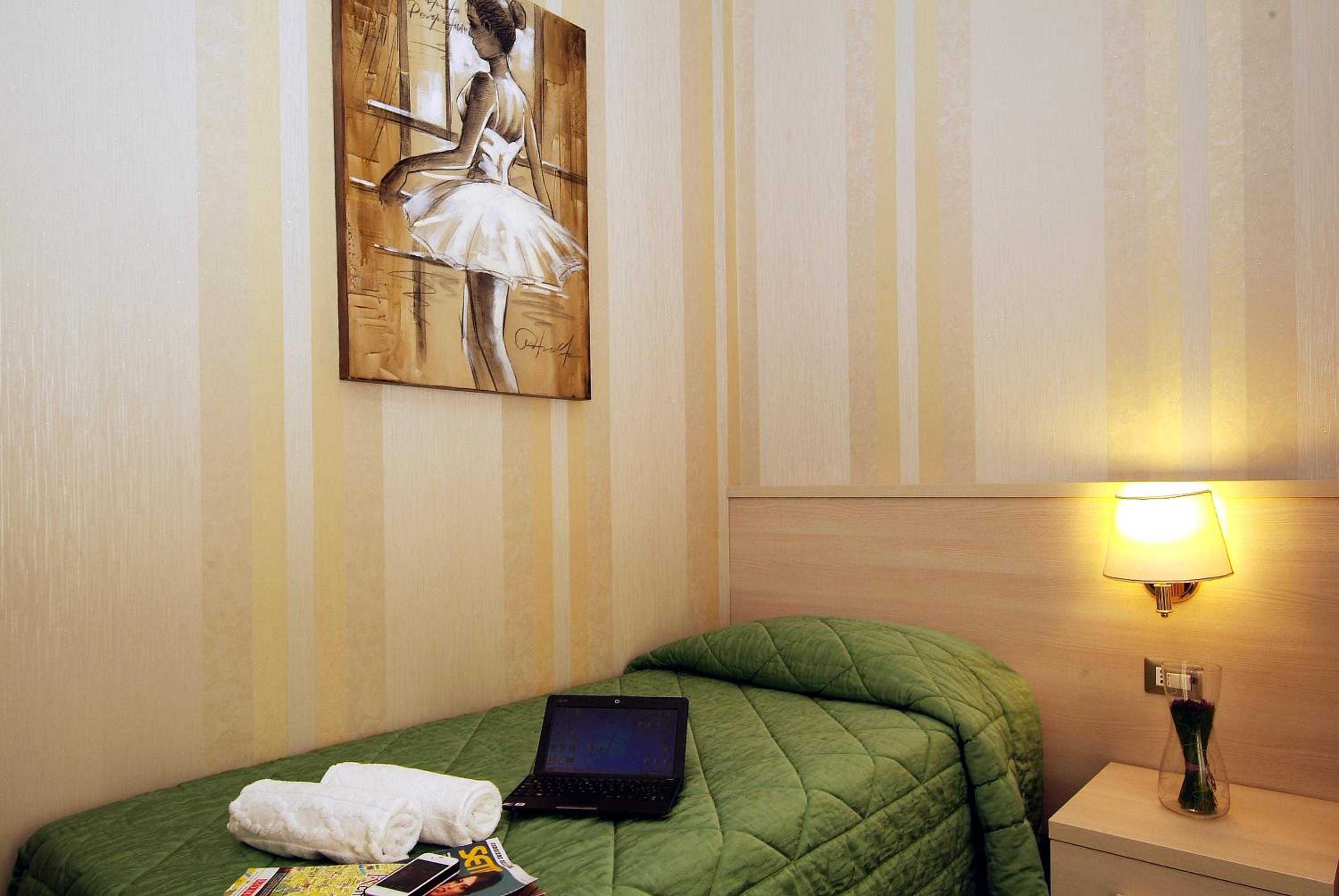 Single Room photo 3