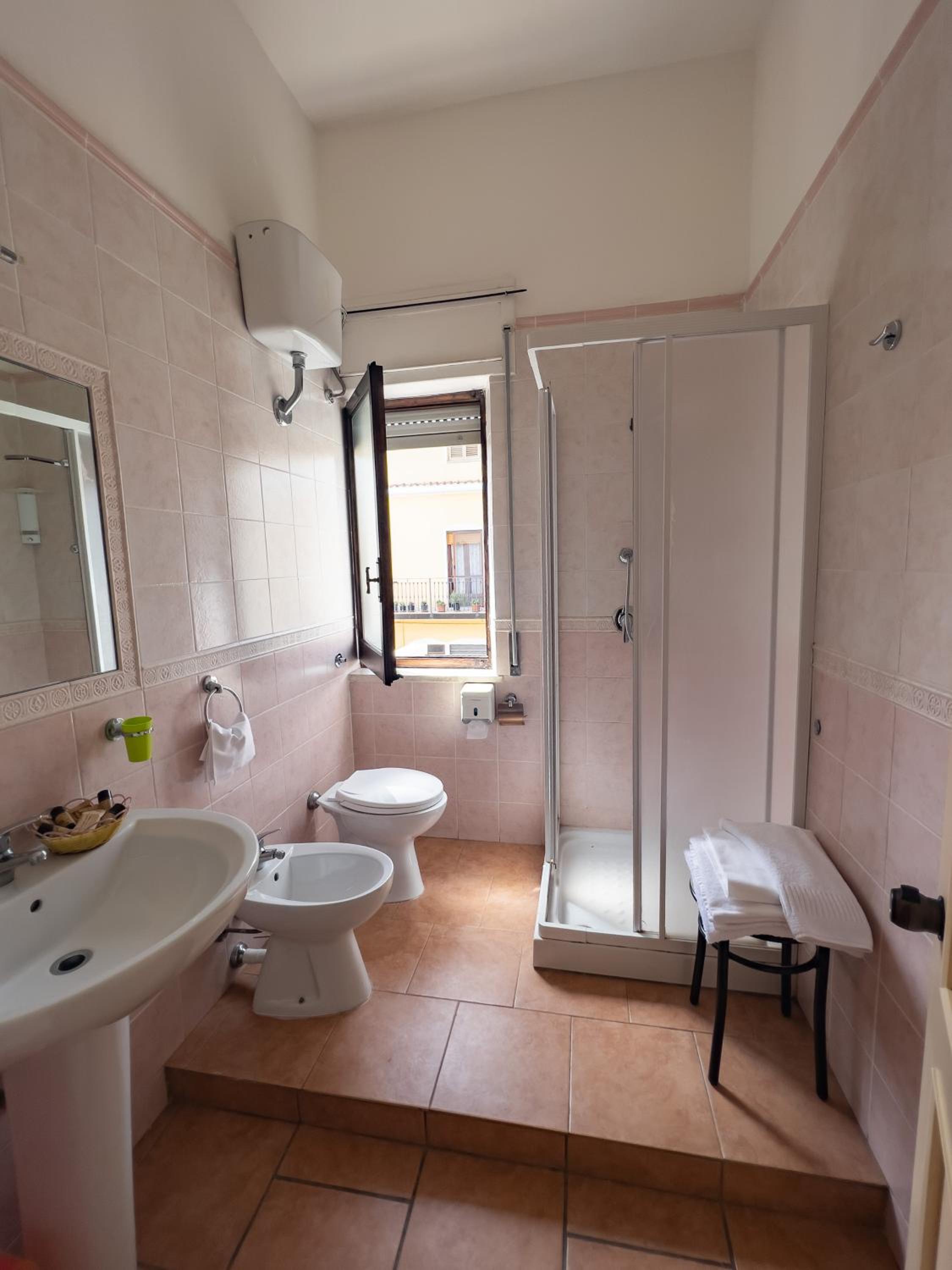 Double Room with Private Bathroom photo 2