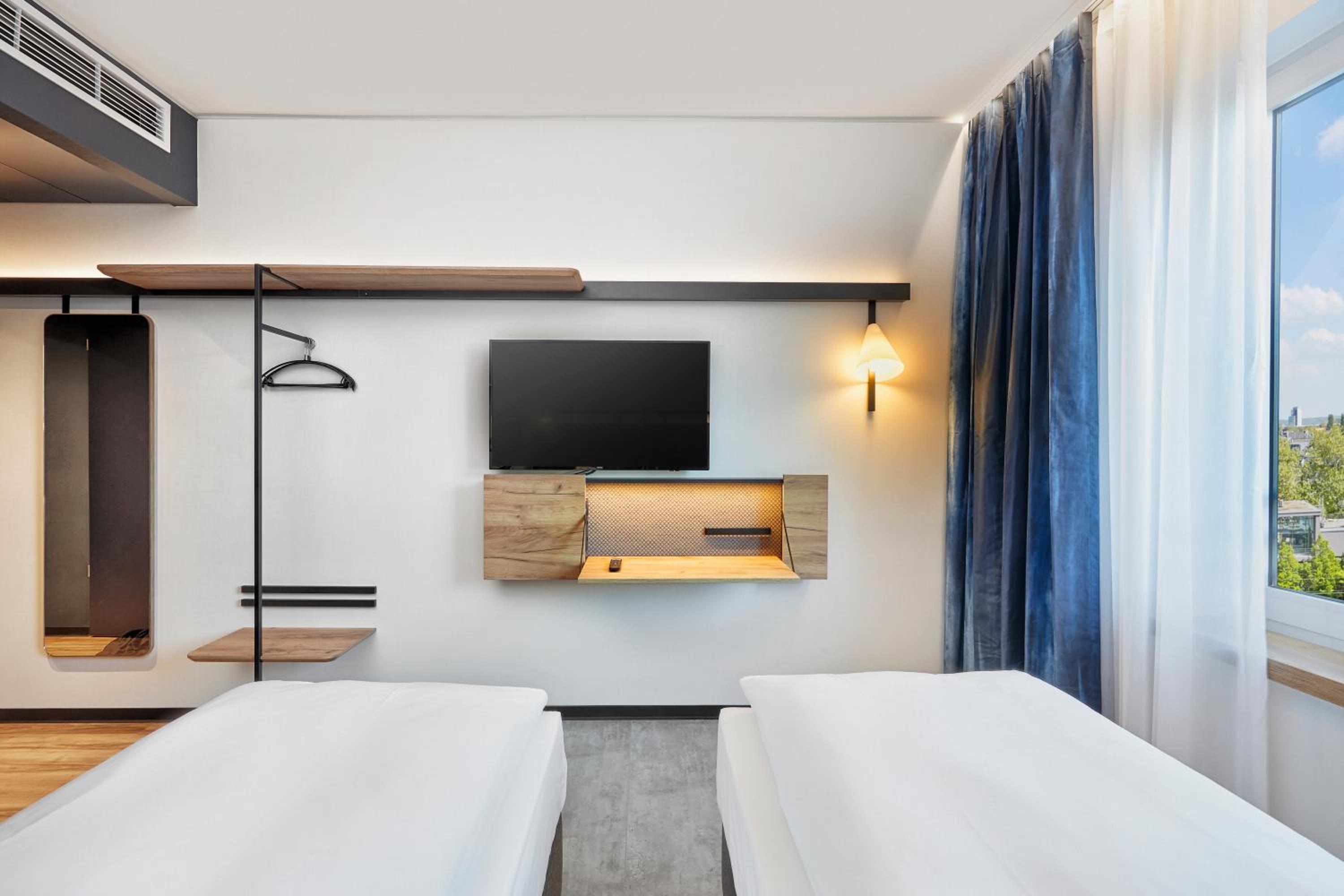 Standard Twin Room - Photo 6