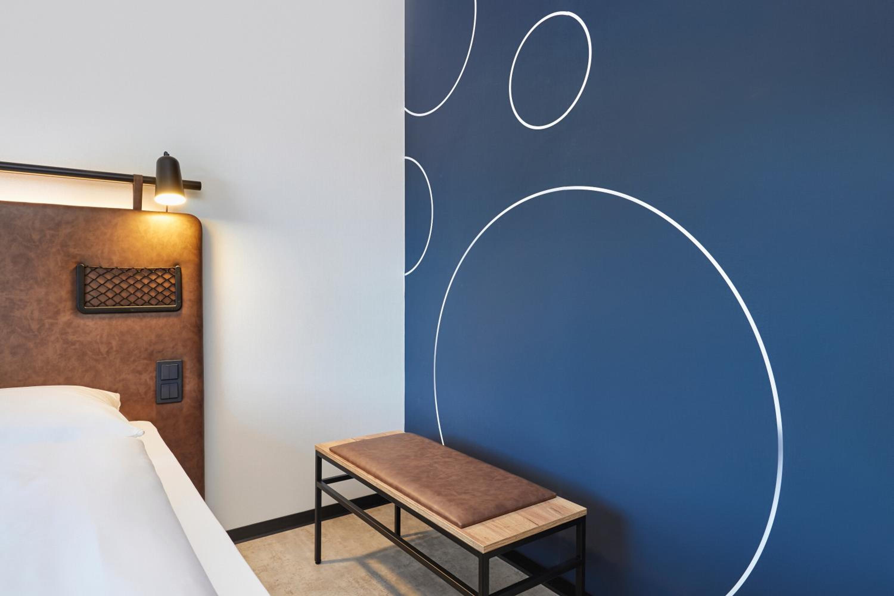 Standard Twin Room - Photo 4