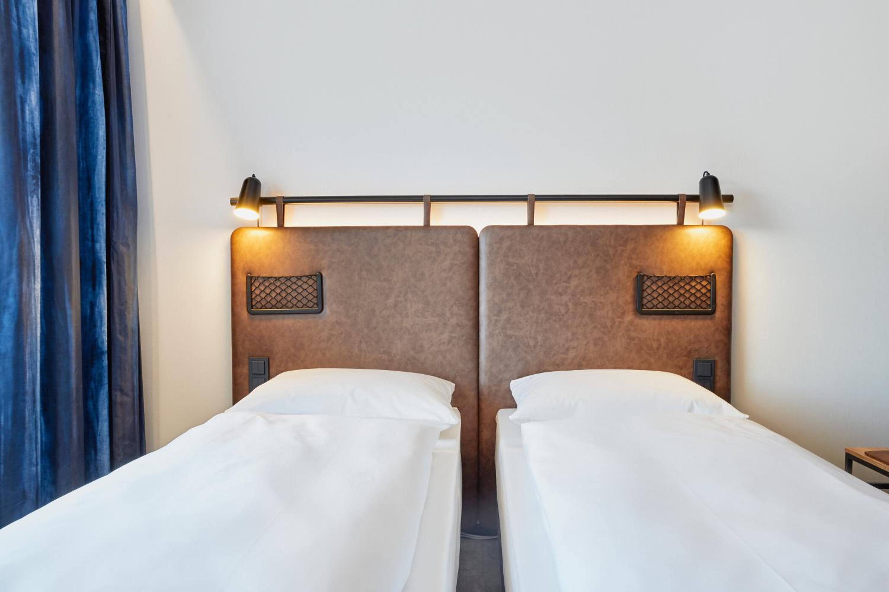 Standard Twin Room - Photo 2