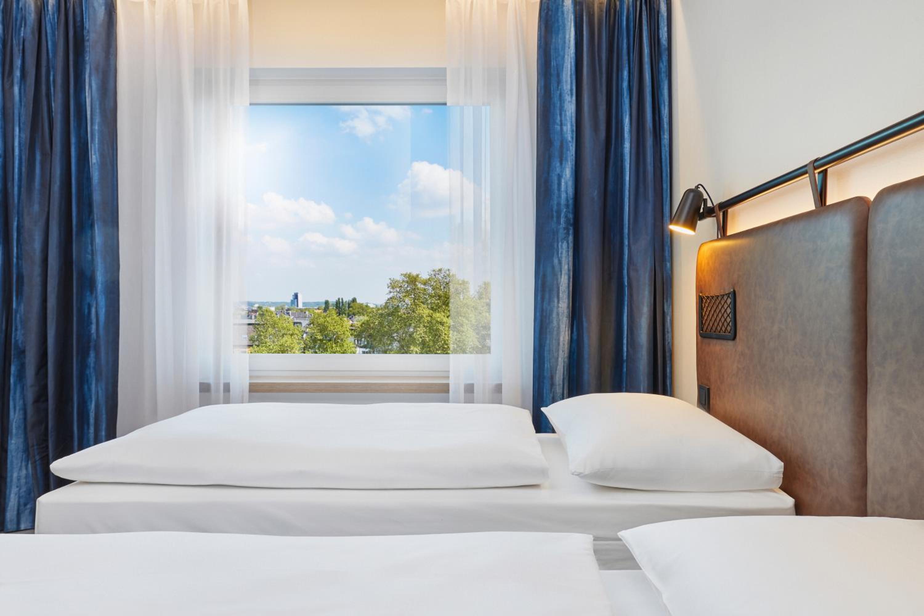 Standard Twin Room - Photo 7