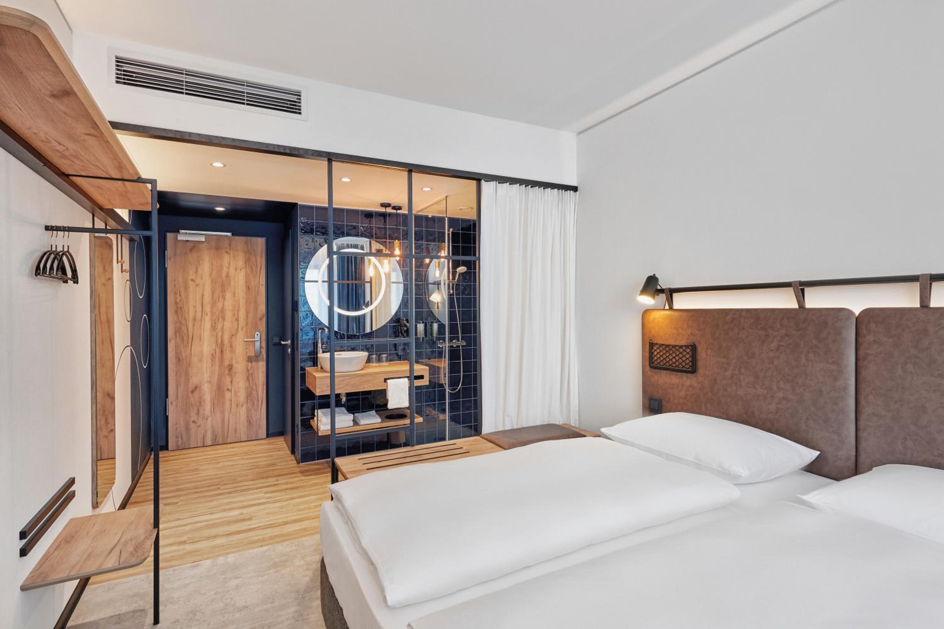 Standard Double Room - Photo 8