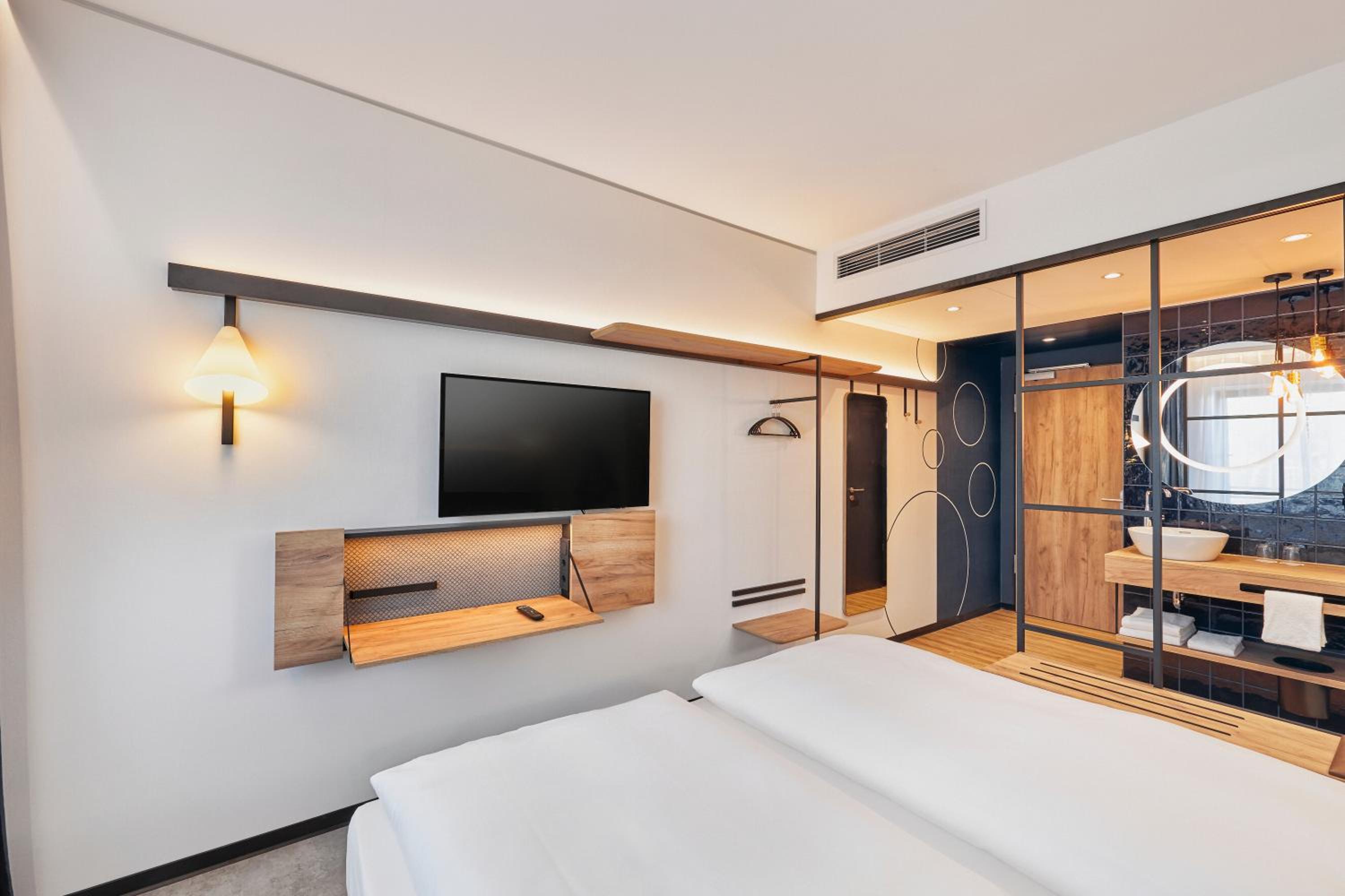 Standard Double Room - Photo 5