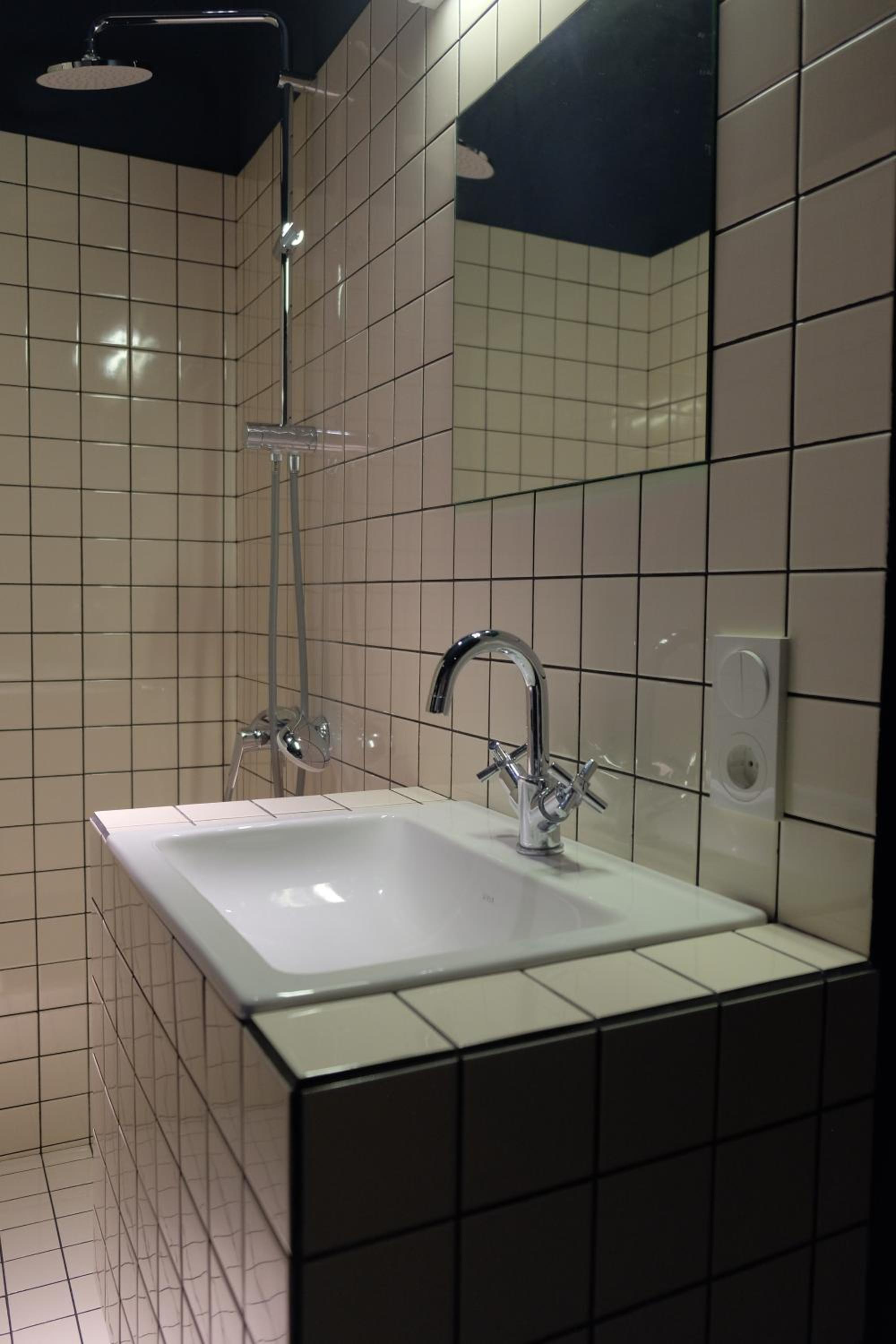 Deluxe Double Room with Balcony - Photo 2