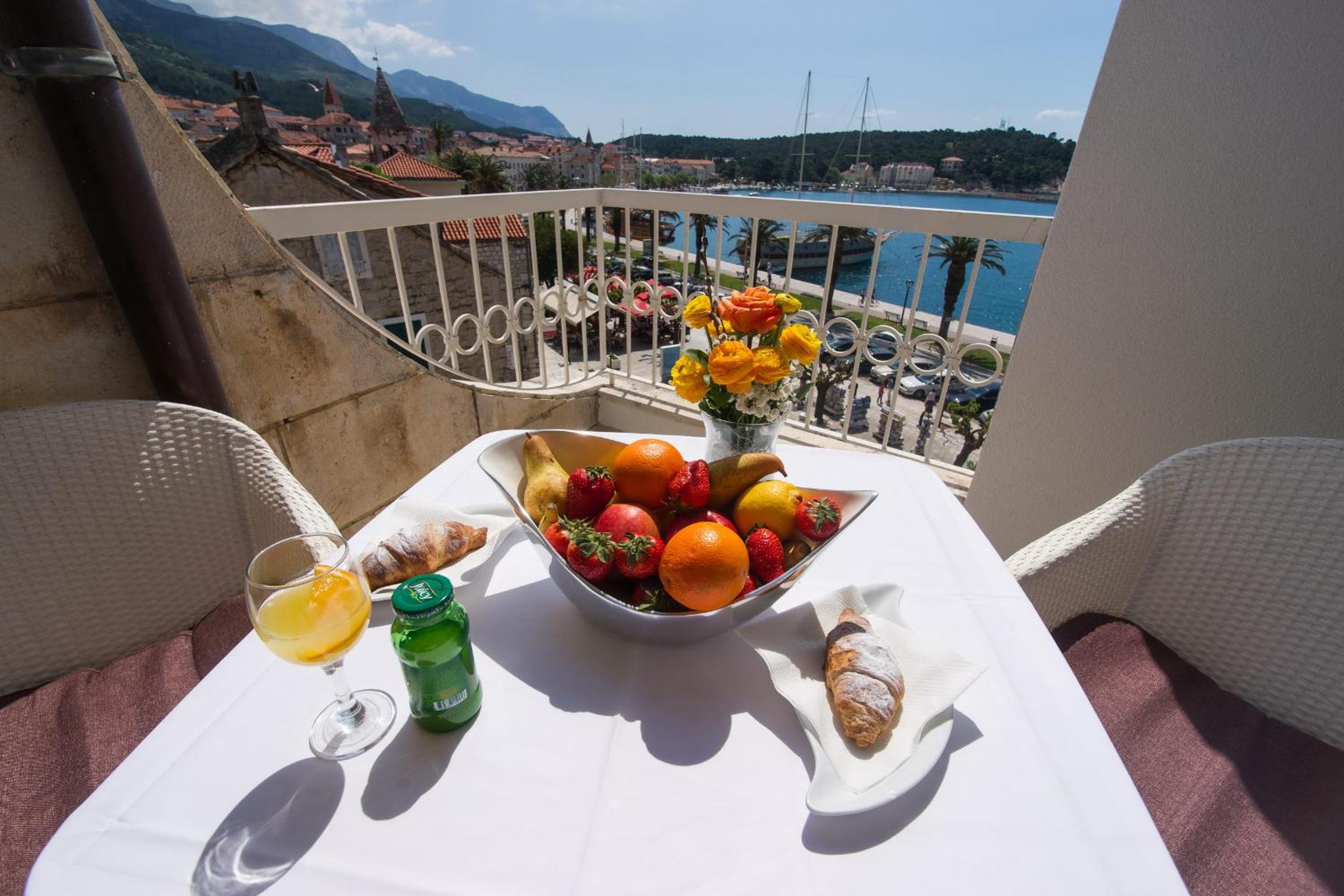 Double Room with Sea View and Balcony - Photo 9