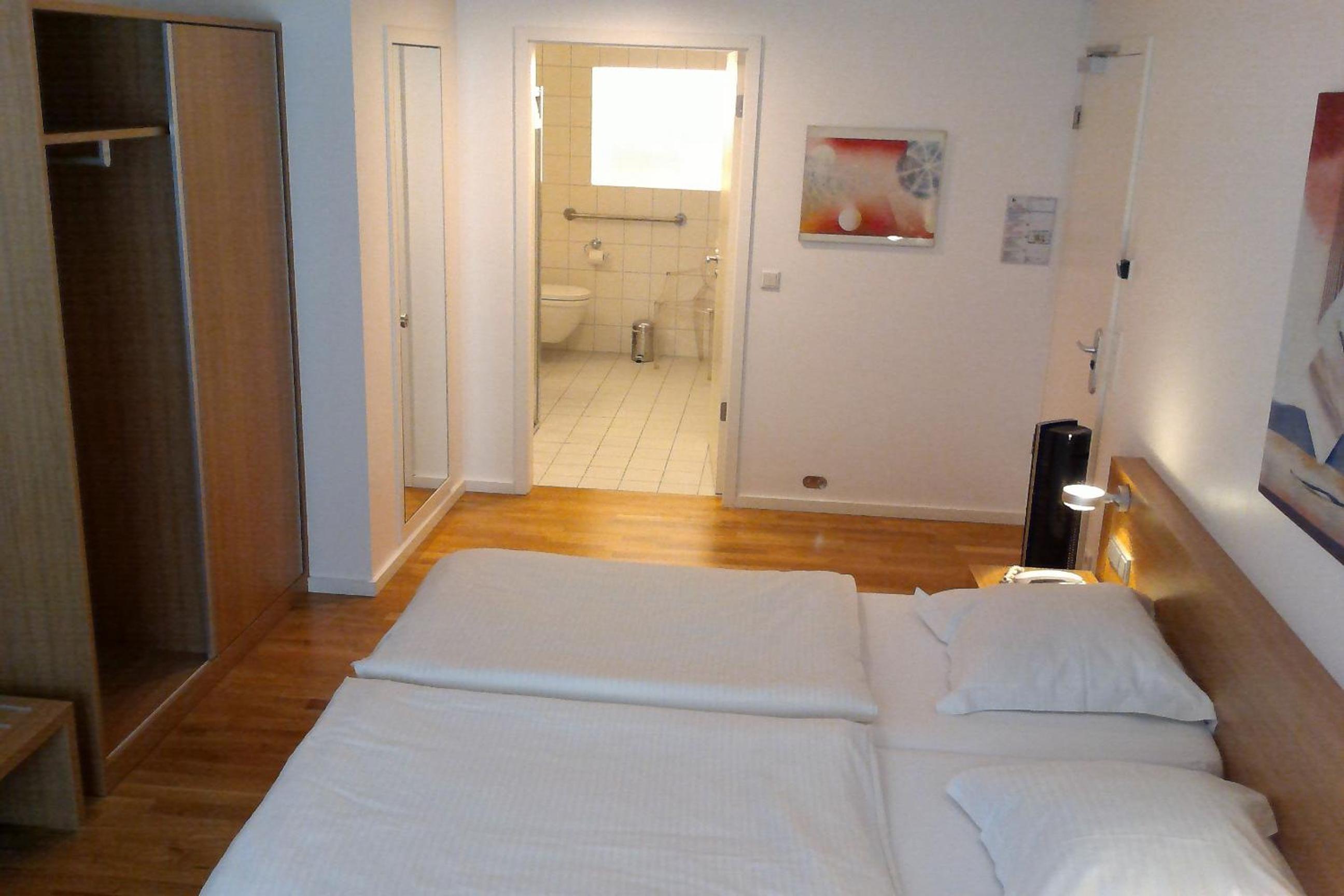 Standard Twin Room photo 3