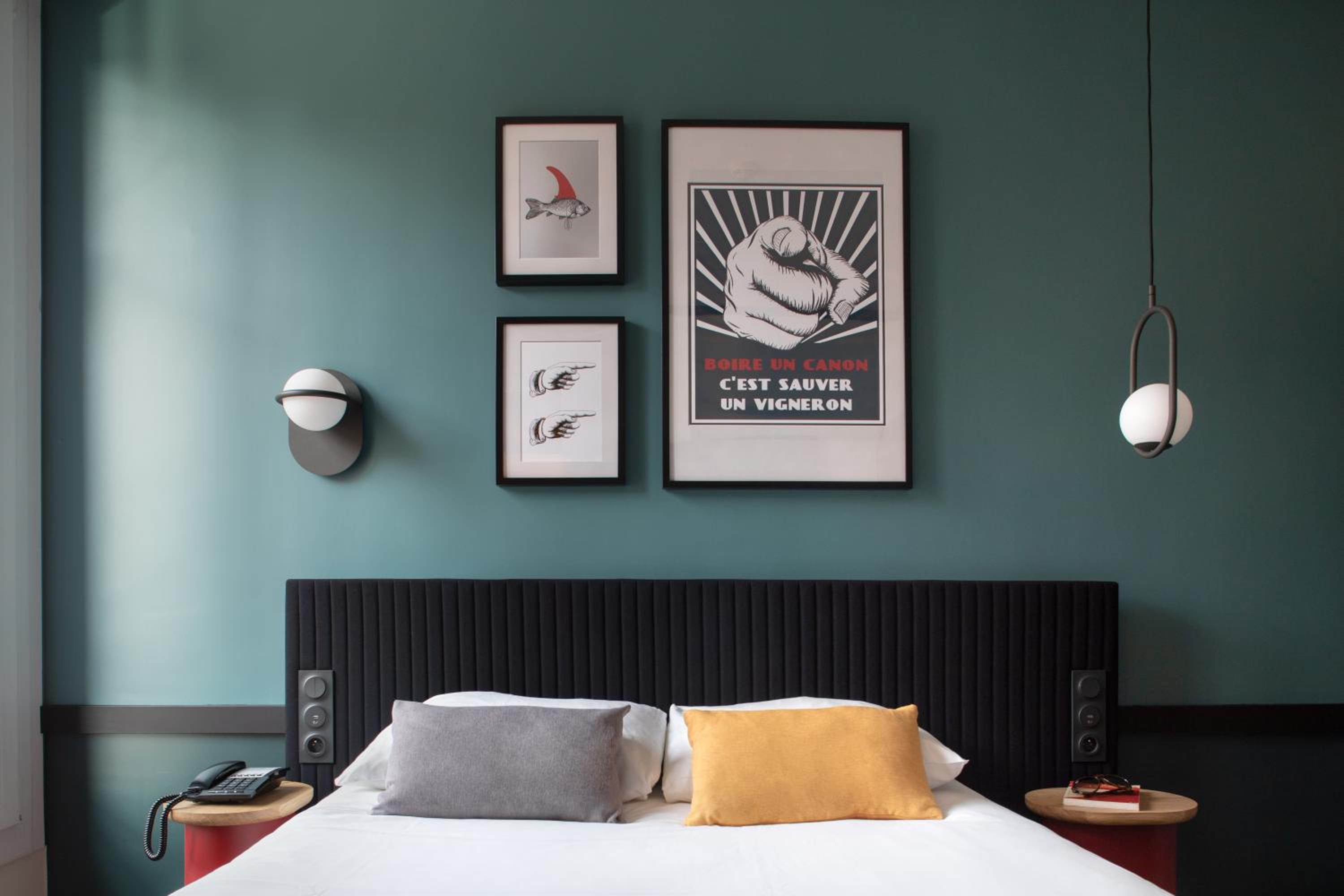 Standard Room with One Double Bed and One Single Bed photo 2