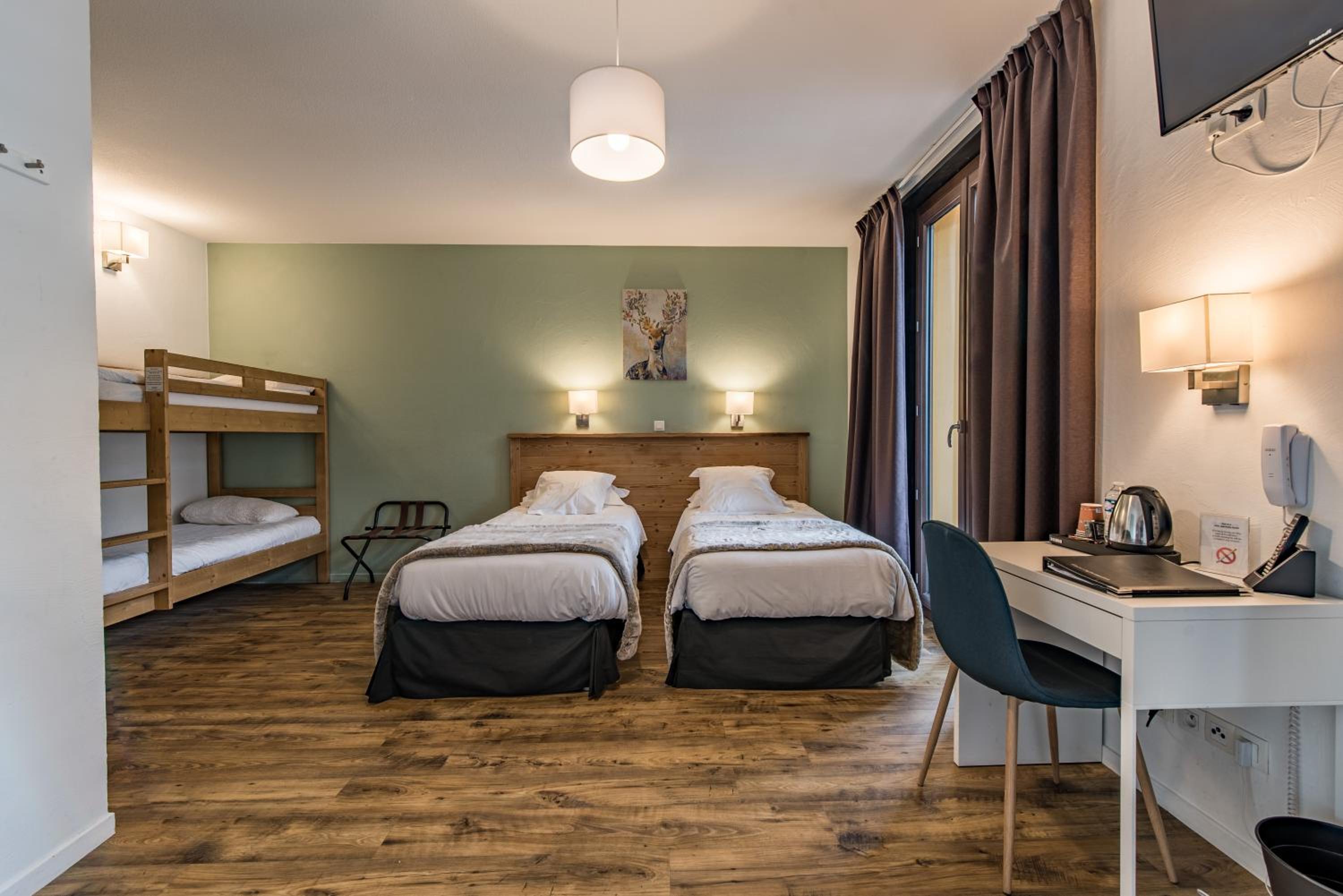 Classic Quadruple Room (4 people) - Non-Smoking