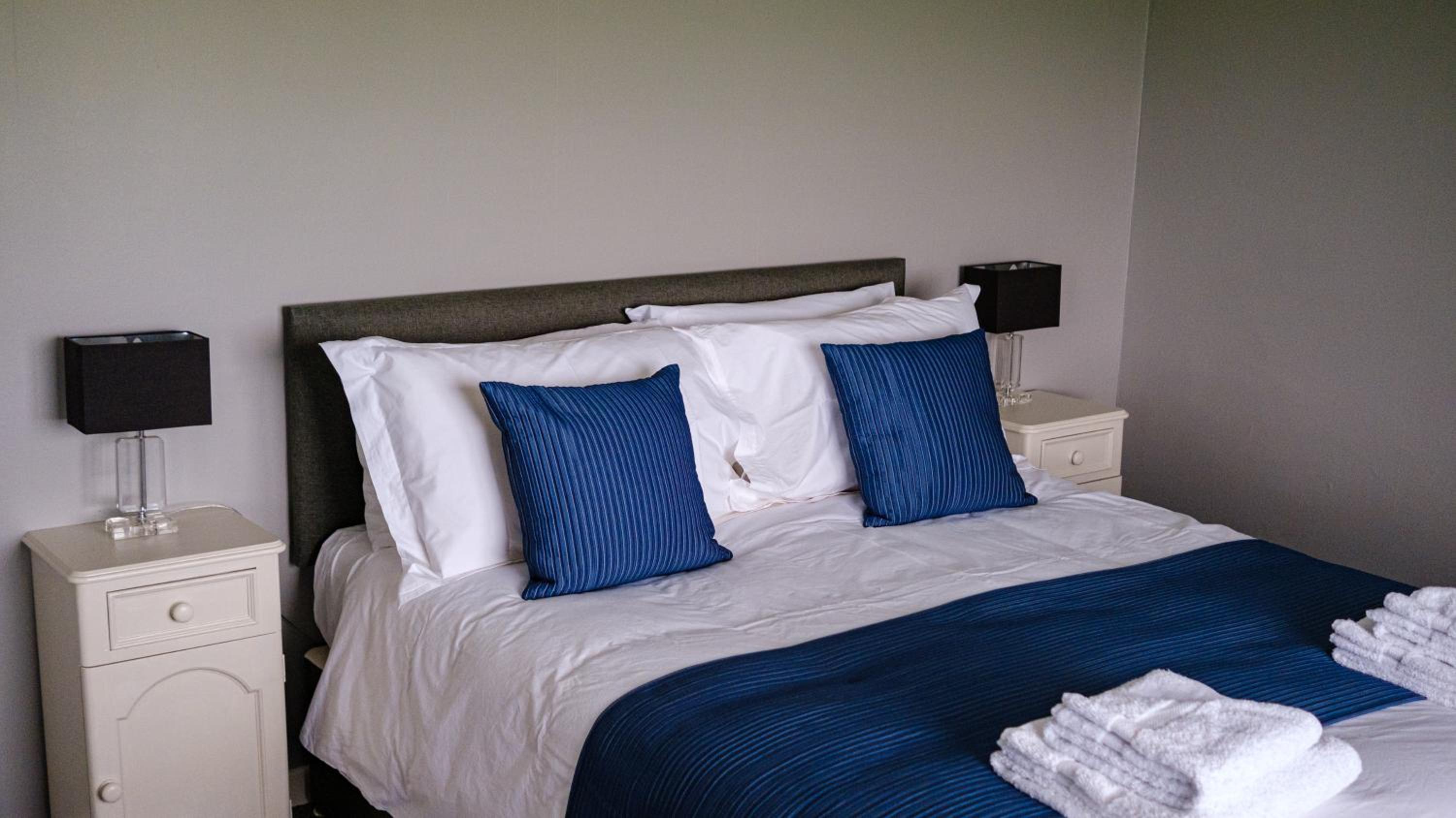 Three-Bedroom House - Photo 7