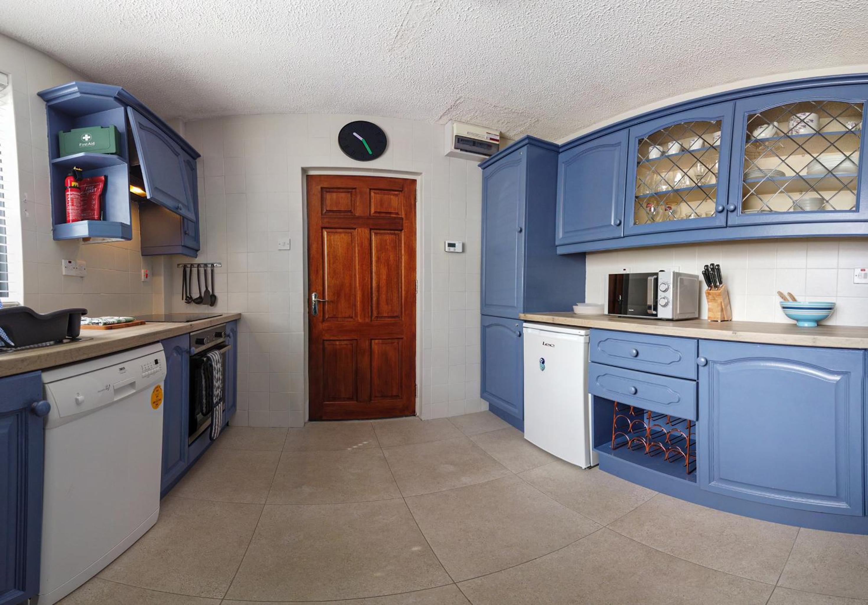 Three-Bedroom House - Photo 11